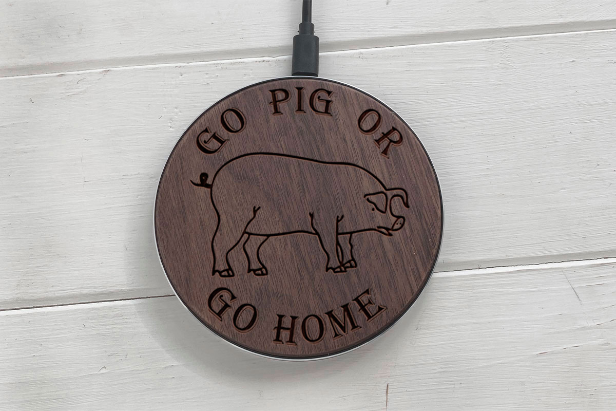 

Быстрая беспроводная деревянная зарядка SkinWood Black Fast Charge Pig