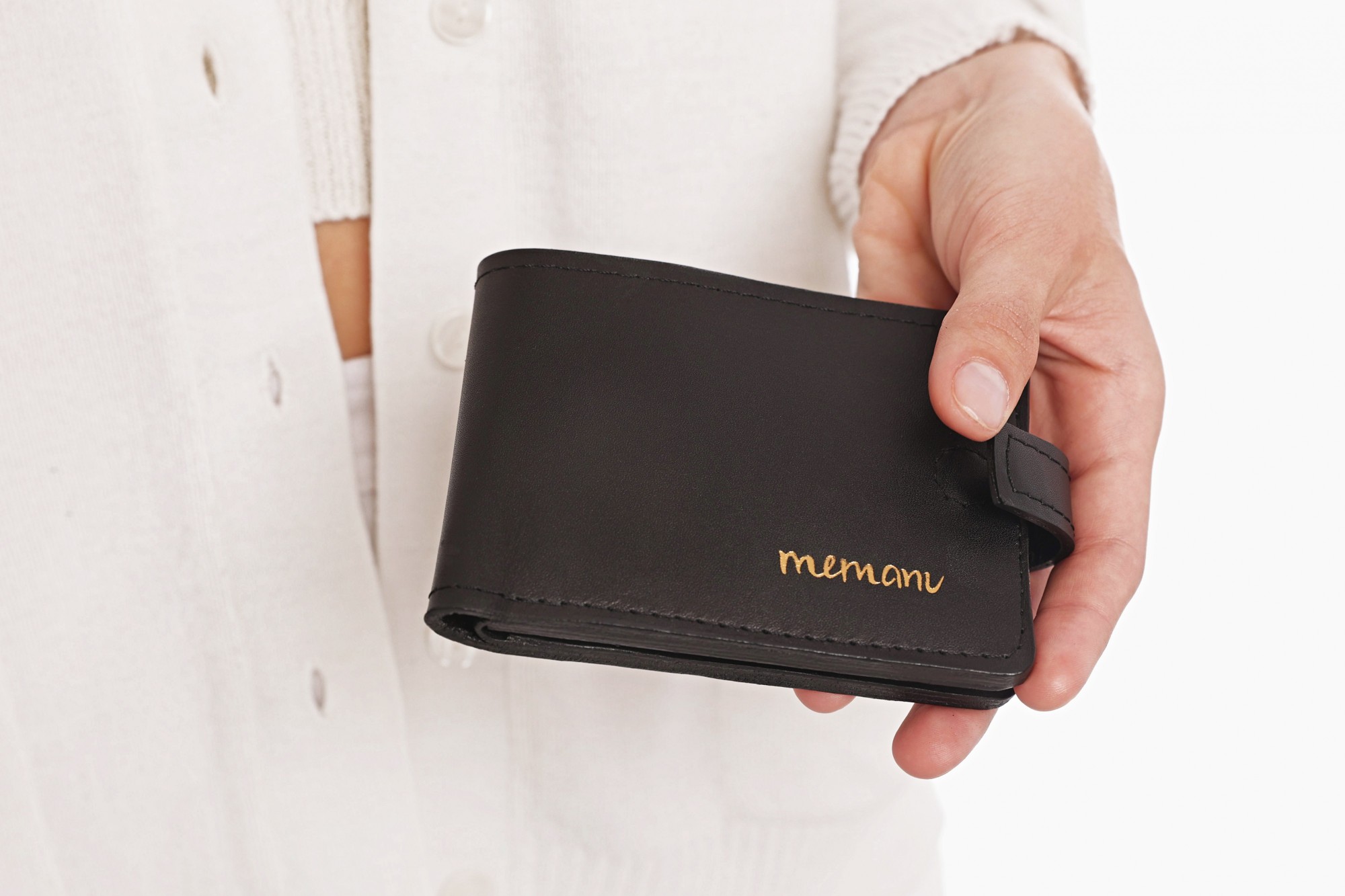 

Женский маленький кошелек черного цвета из натуральной кожи