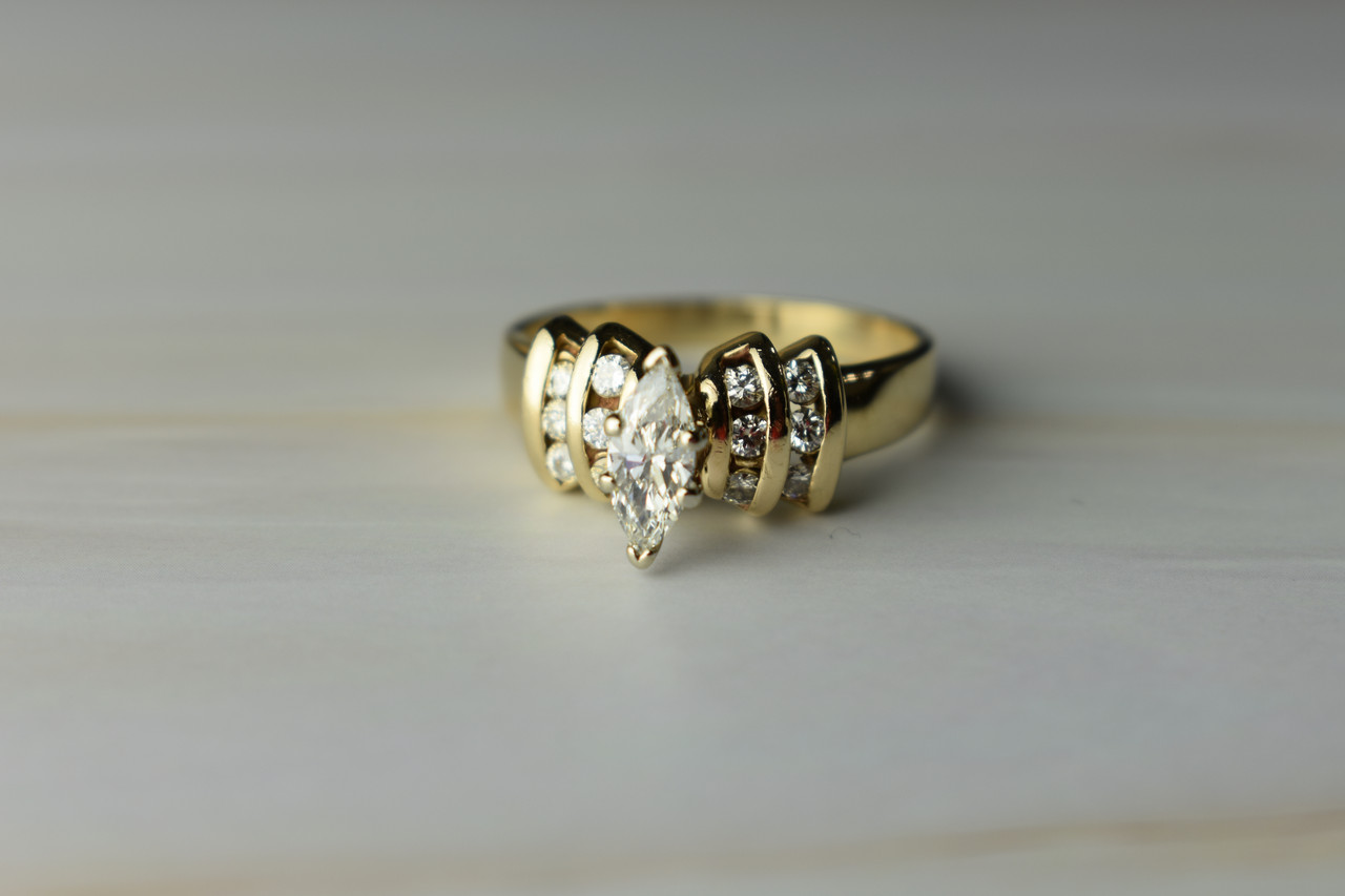 

Кольцо Из Желтого Золота С Бриллиантом Sky Jewelry 55544 20 Размер