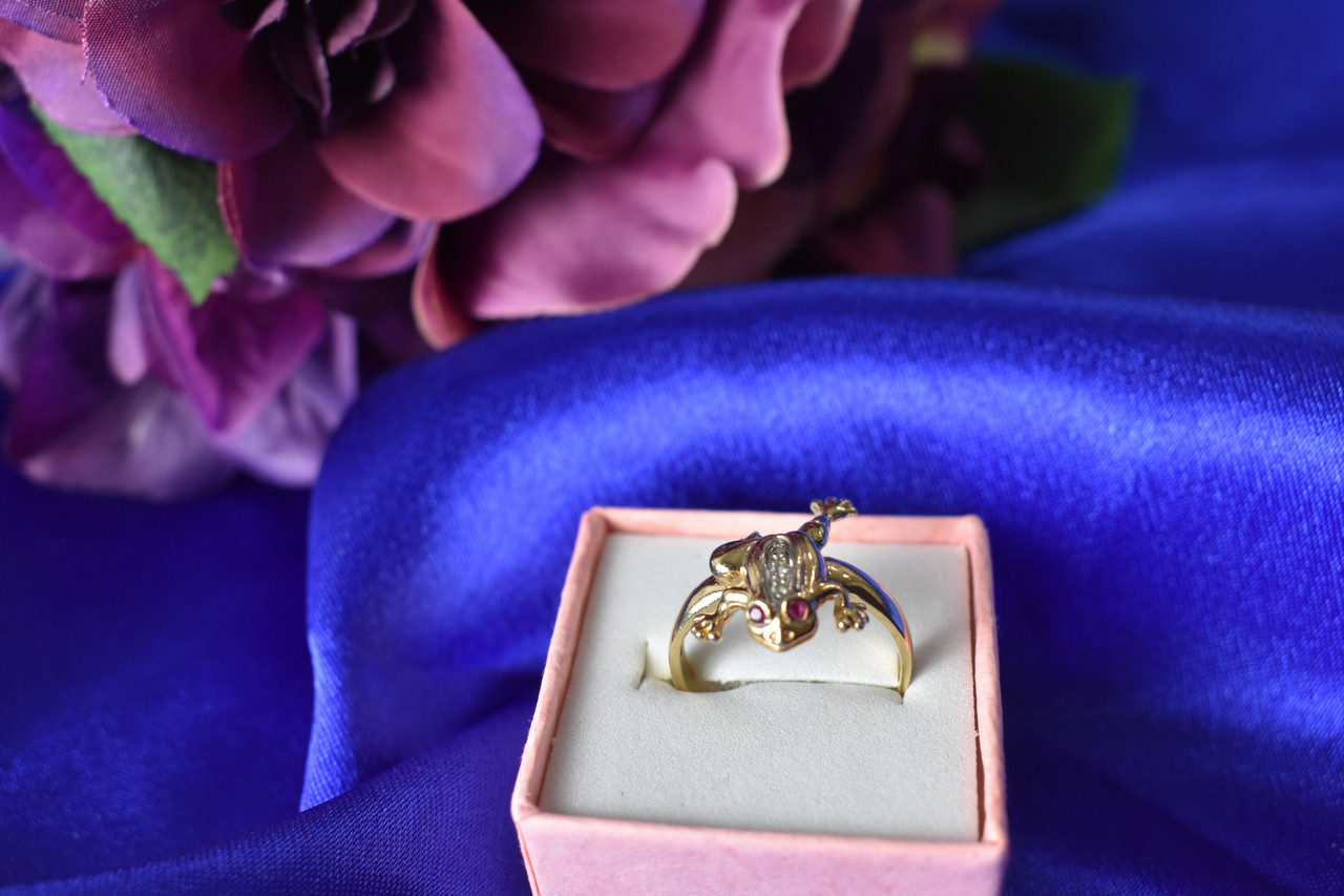 

Золотое Кольцо С Бриллиантами И Рубинами Жабка Sky Jewelry 021 17 Размер