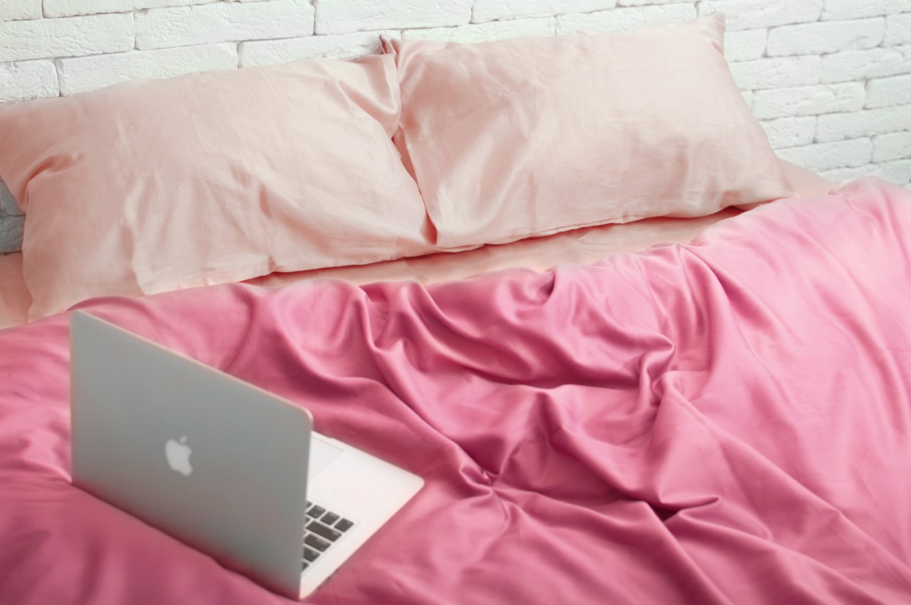 

Комплект постельного белья Евро Сатин Люкс с Простыней на Резинке для Стандартной подушки