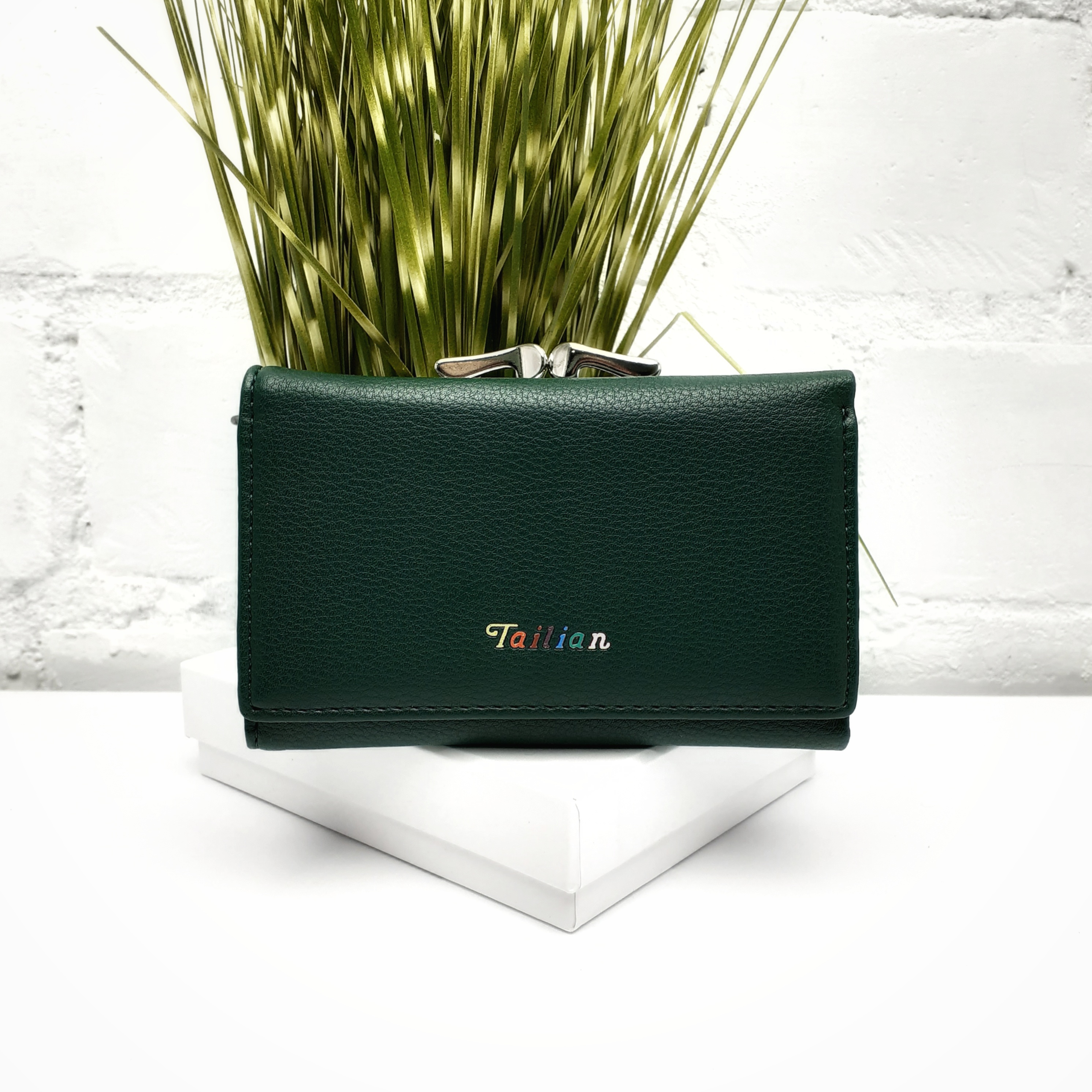 

Женский кошелек на кнопке искусственная кожа Tailian зеленый T7684-043 green