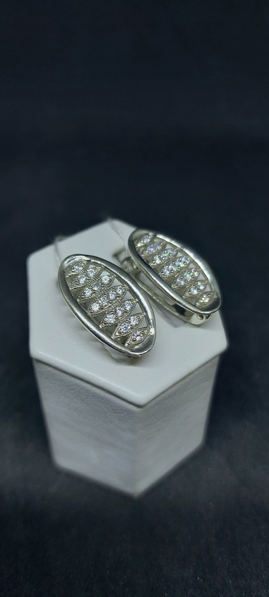 

Серьги серебряные Rider с белыми камнями 5.19 С-186