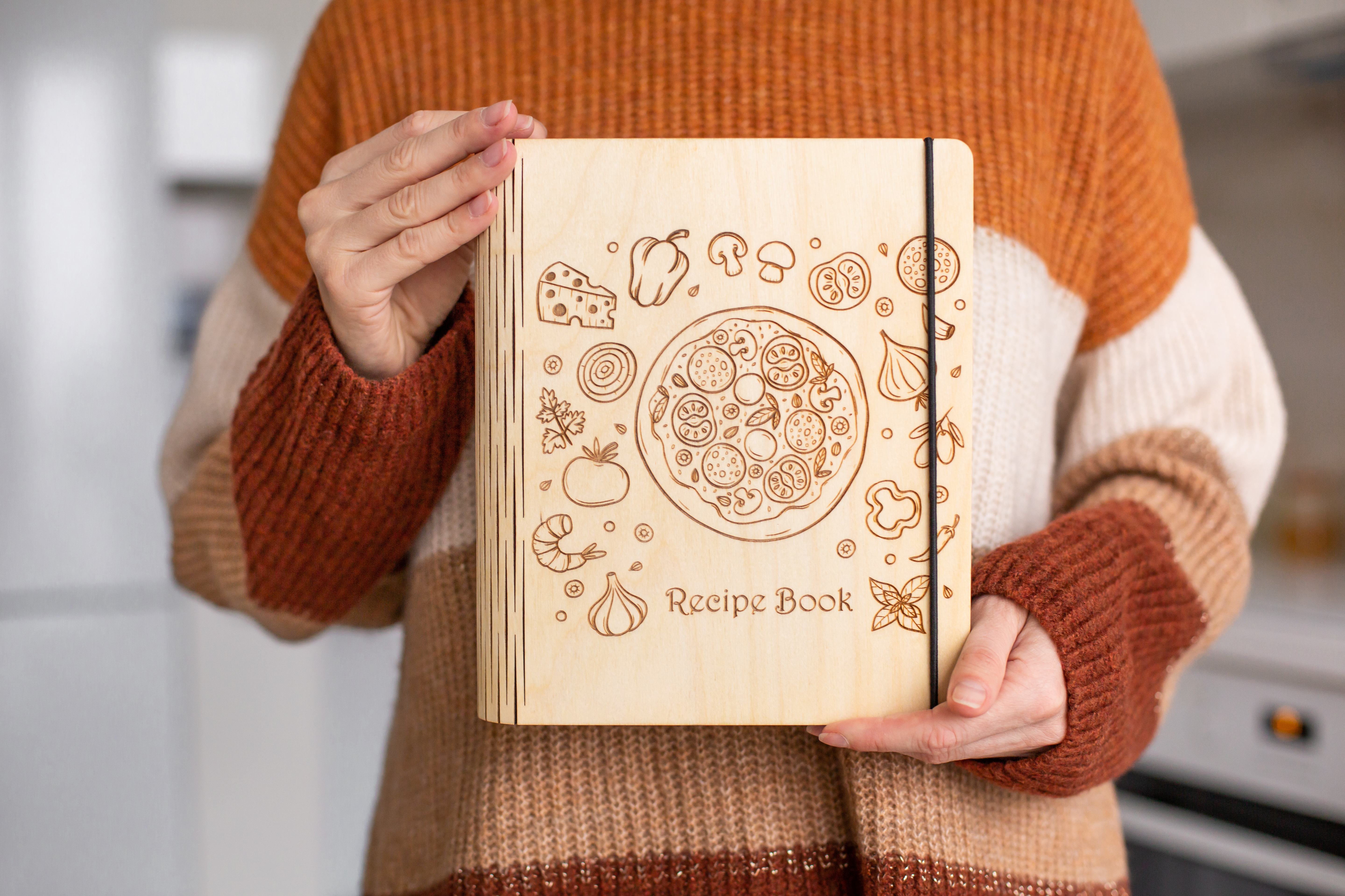 

Книга для рецептов поваренная книга в деревянной цельной обложке "Recipe Book" А5 100 листов кремовая бумага с бланком для рецептов на одной стороне и линией на другом Светлое дерево 1