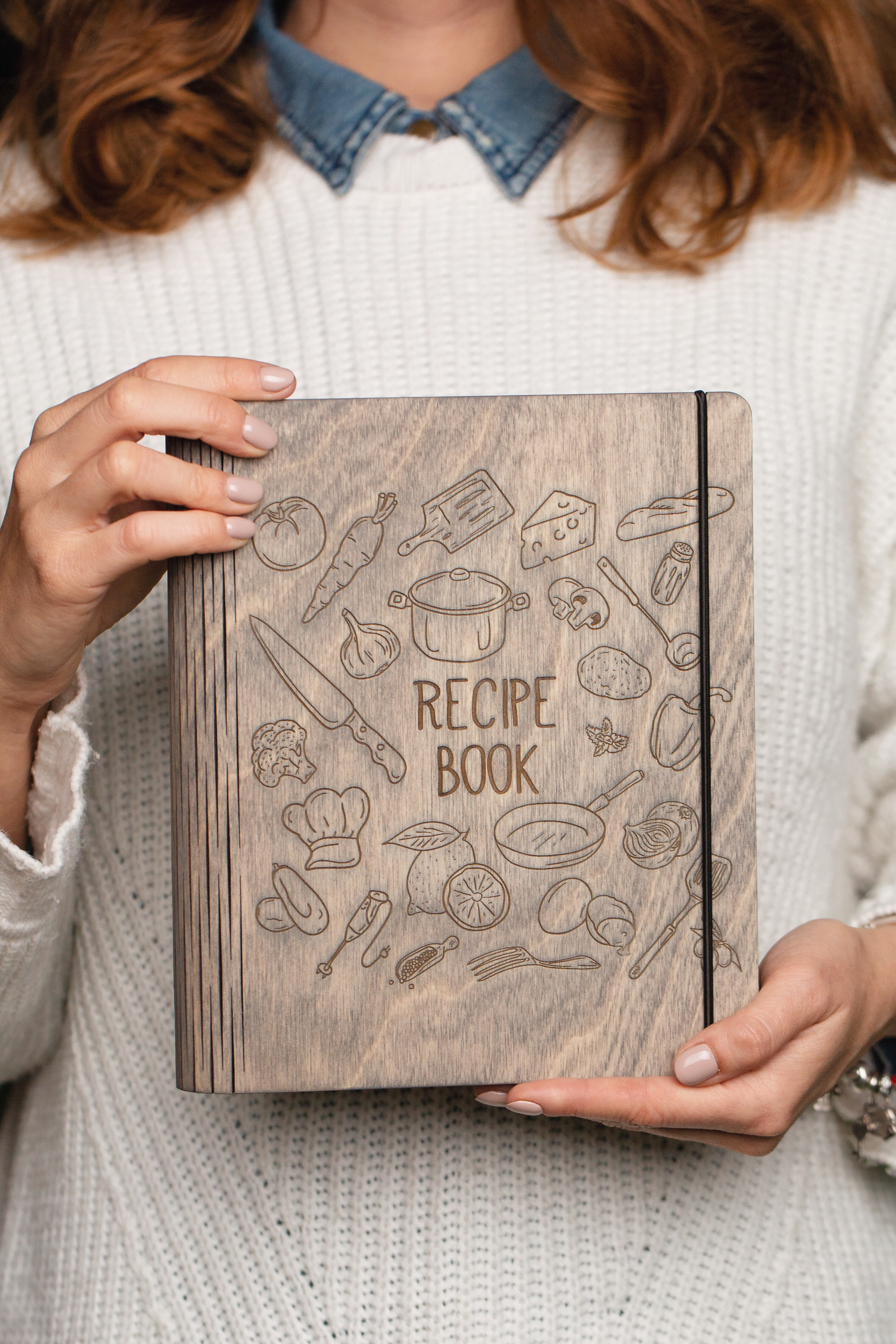 

Книга для рецептов поваренная книга на подарок в деревянной цельной обложке "Recipe Book" А5 150 листов белая бумага с бланком для рецептов на одной стороне и линией на другом Серый 4