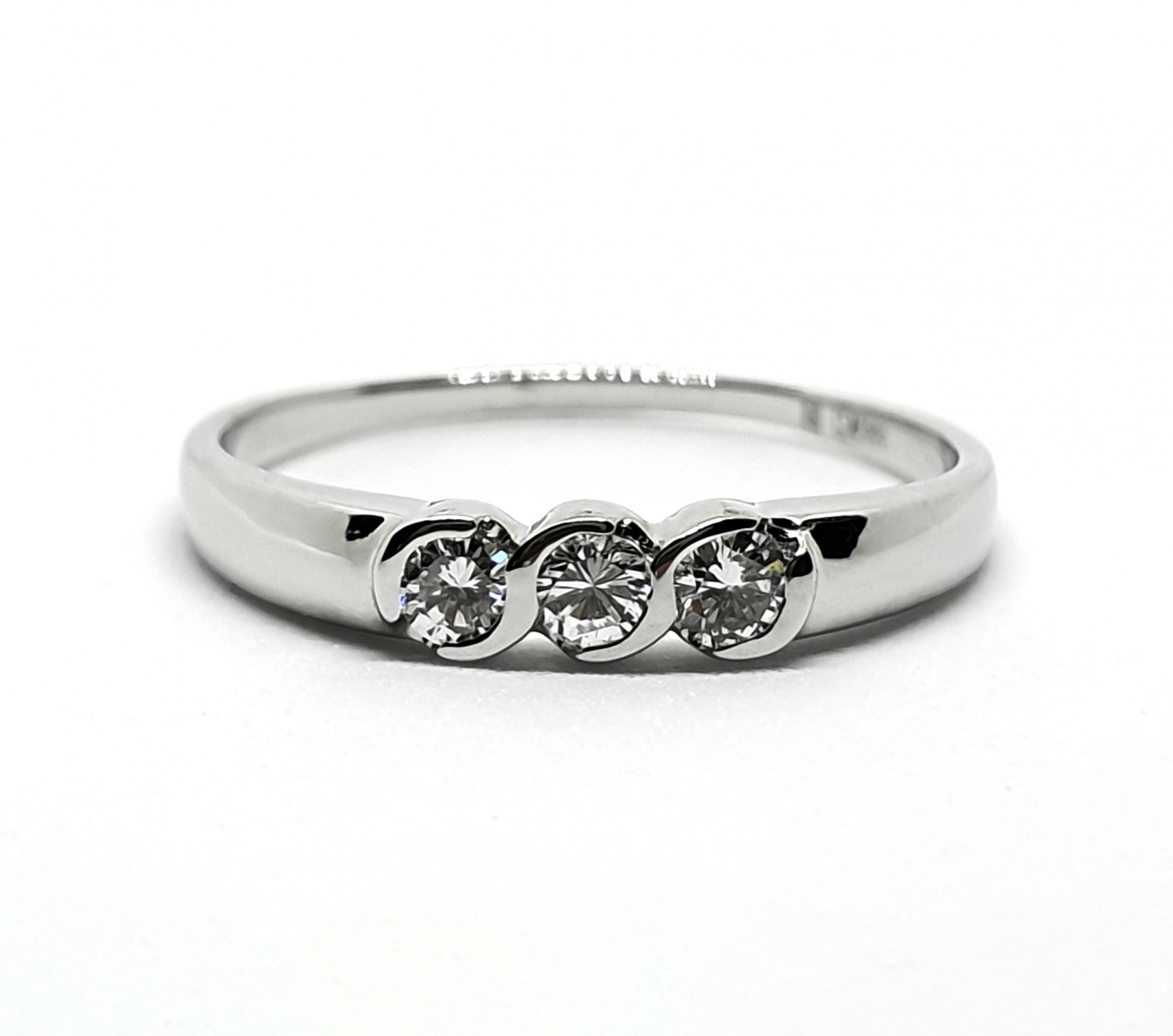 

Женское кольцо из белого золота (585) с бриллиантами 0,19ct, Congress Diamond, Размер 16.5//RCD6895