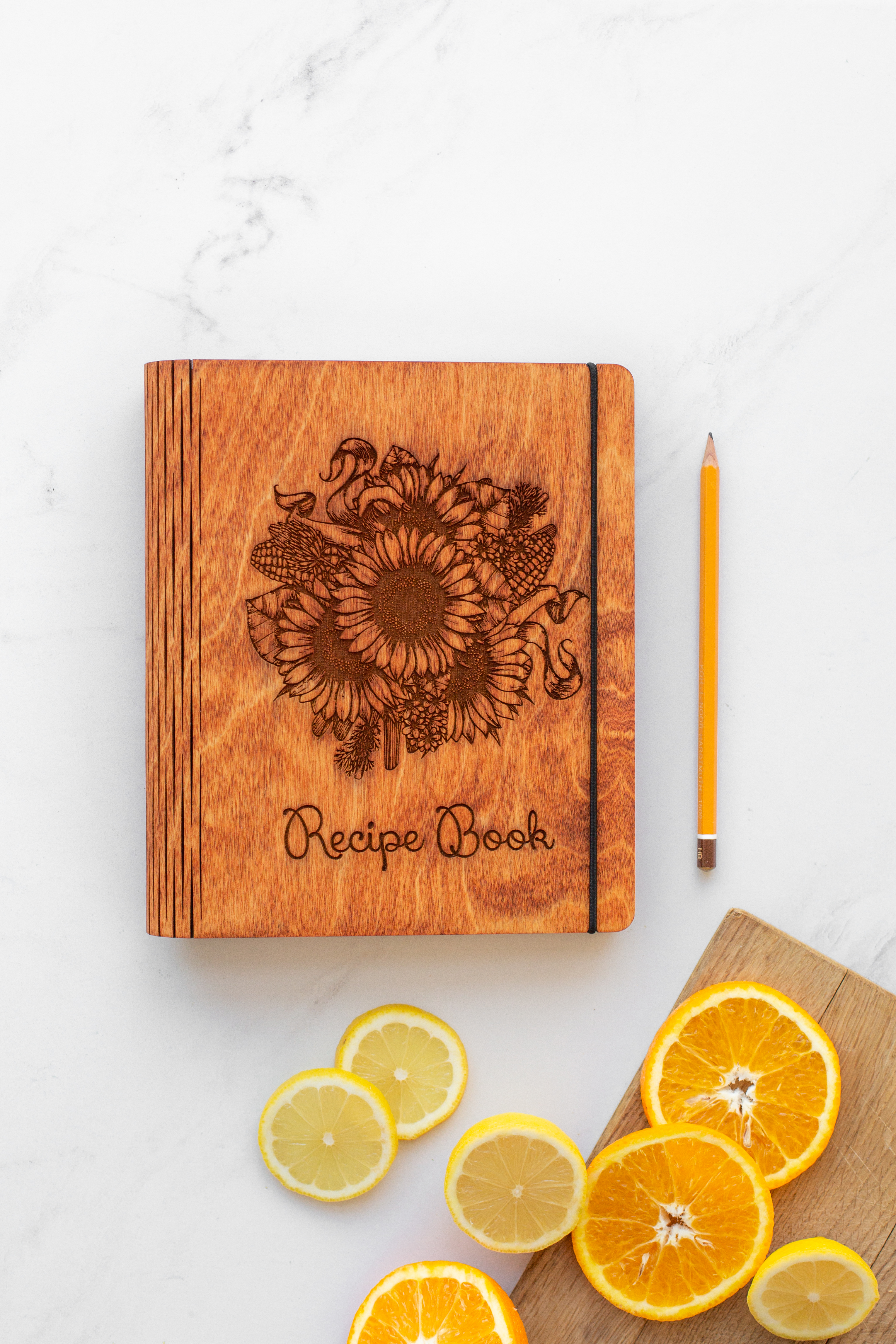 

Книга для рецептов поваренная книга в деревянной цельной обложке "Recipe Book" на подарок А4 150 листов кремовая бумага с бланком для рецептов на одной стороне и линией на другом Светло-Коричневый 2