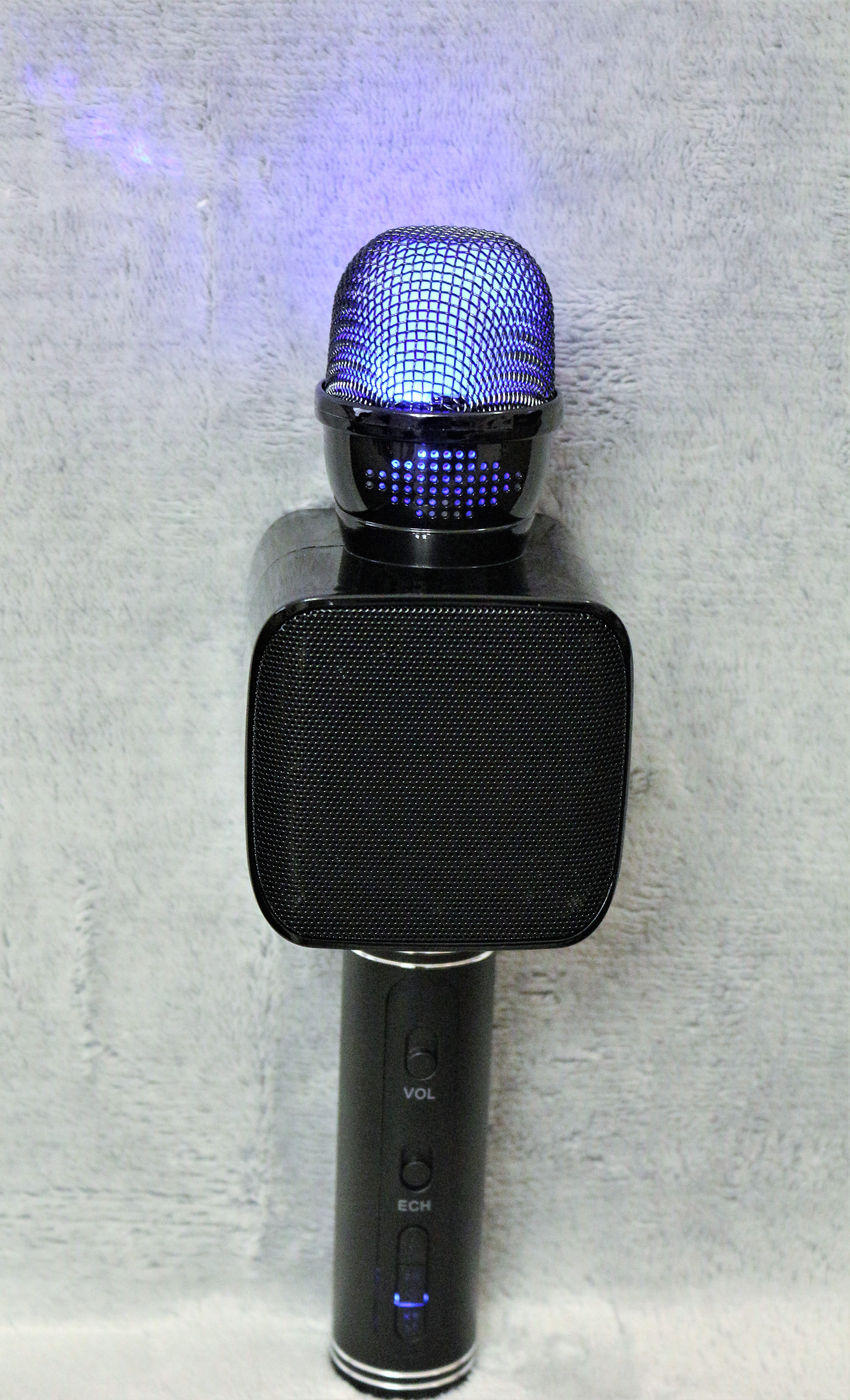 

Беспроводной портативный Bluetooth микрофон для караоке Su YOSD YS-68 c Светящейся верхушкой (5 цветов) и колонкой с мембраной низких частот Black