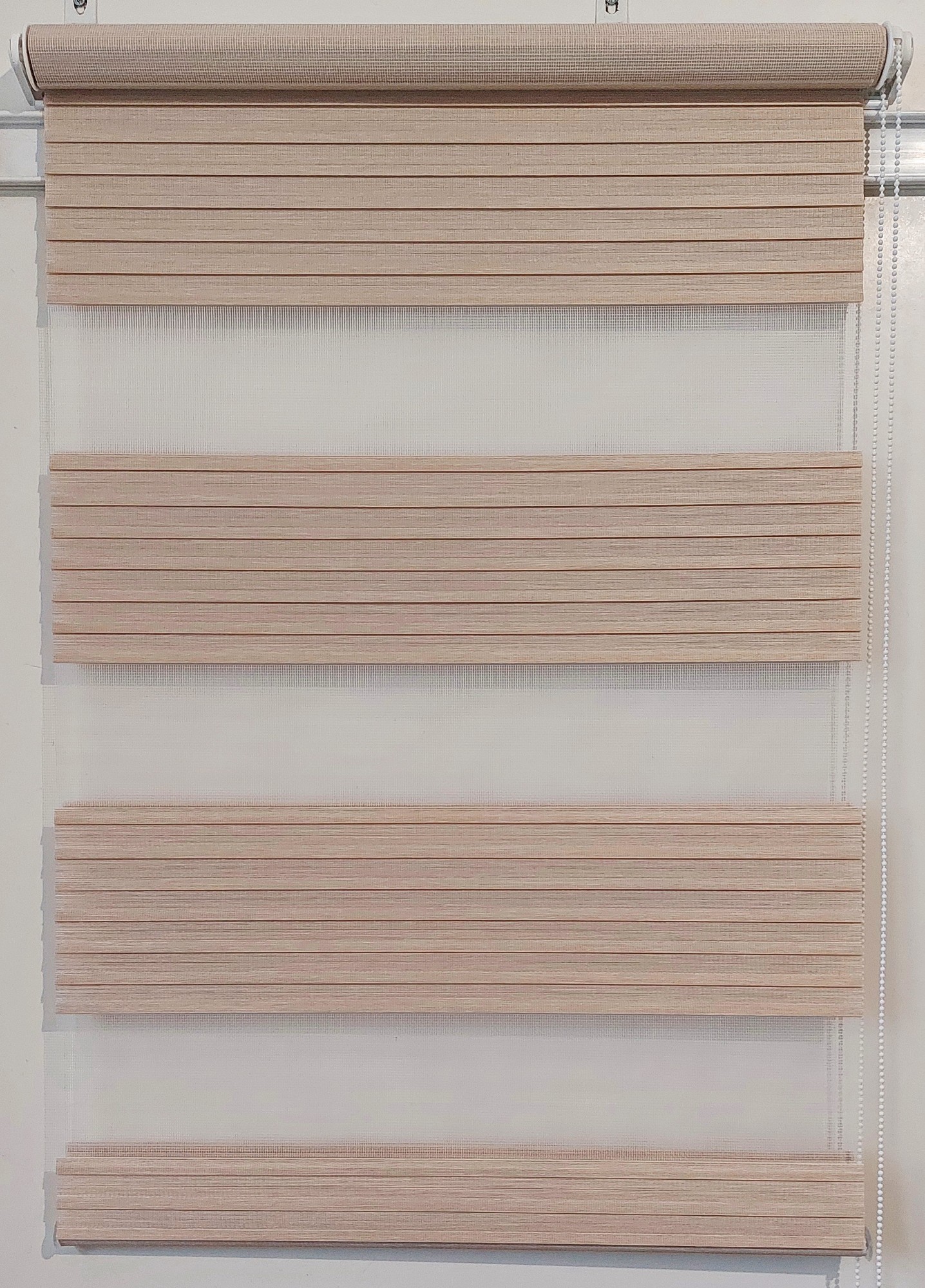 

Рулонная штора Miranda День-ночь Z-273 130*130 см Тёмно-бежевый