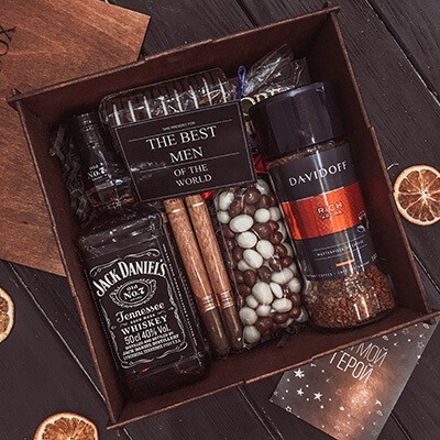 

Подарочный набор для мужчины, парня "Солидный подарок" с сигарами, виски "Jack Daniels" и кофе, сладостями, для дня рождения или просто в подарок
