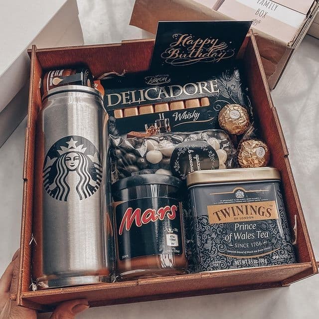 

Подарочный набор для мужчины, парня "Тому, у кого есть всё" со сладостями, для дня рождения или просто в подарок