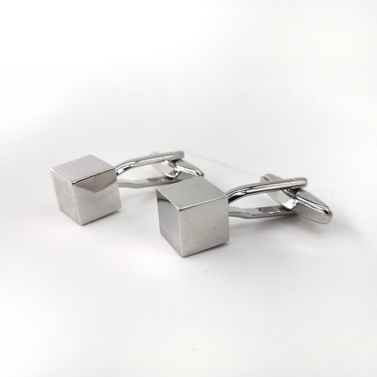 

Запонки Куб в серебристом цвете / Подарочный набор Запонки стильный мужской аксессуар для рубашки