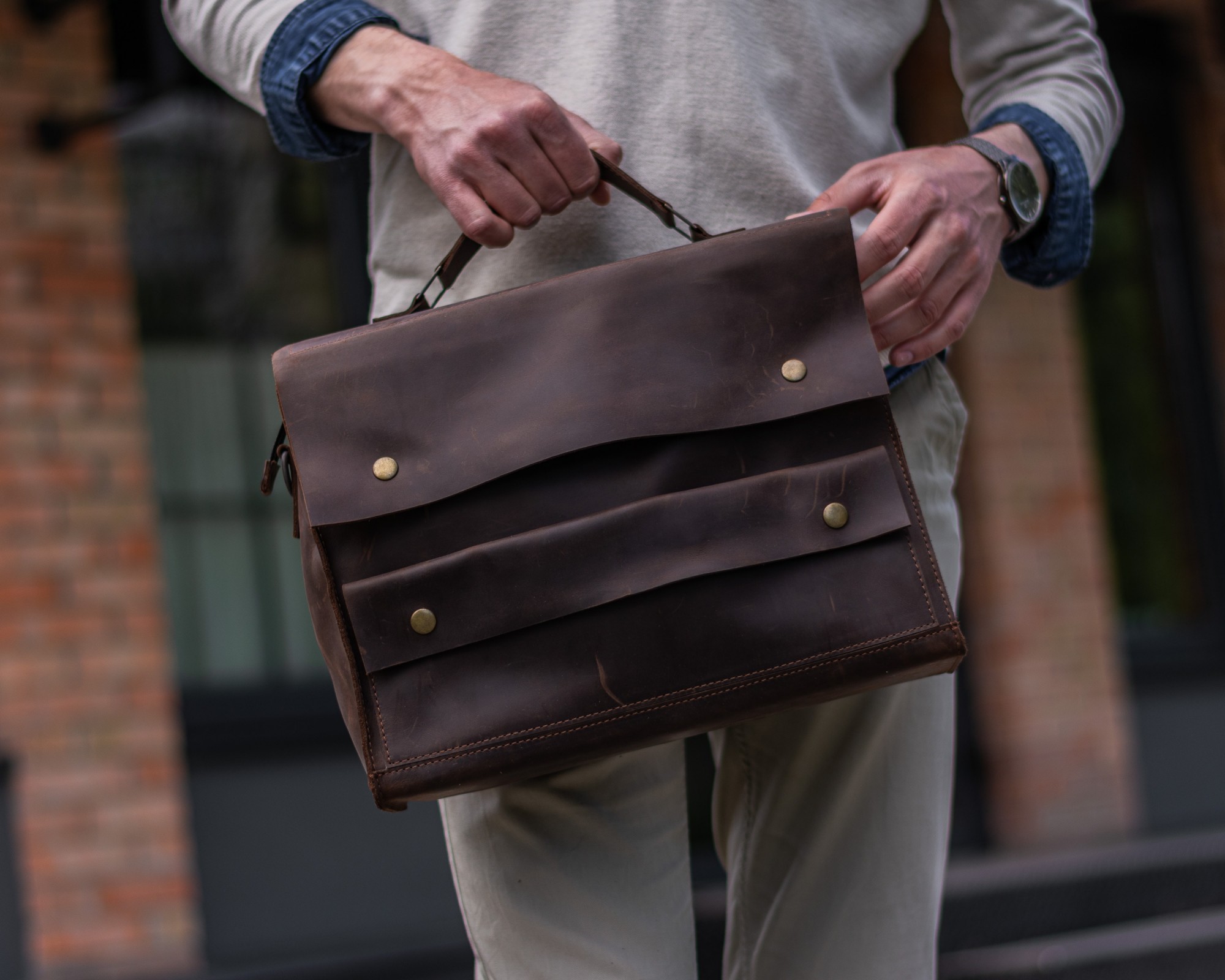 

Кожаный портфель с ремнем через плечо HandMade коричневый