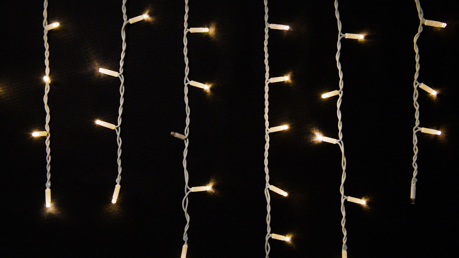 

Светодиодная гирлянда Delux ICICLE 75 LED 2 x 0.7 м IP44 EN Теплый белый/белый (90016594)