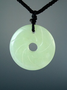 

Амулет кулон Нефритовый Вань Semantic Jewelry 3.0 x 3.0 x 0.5 см