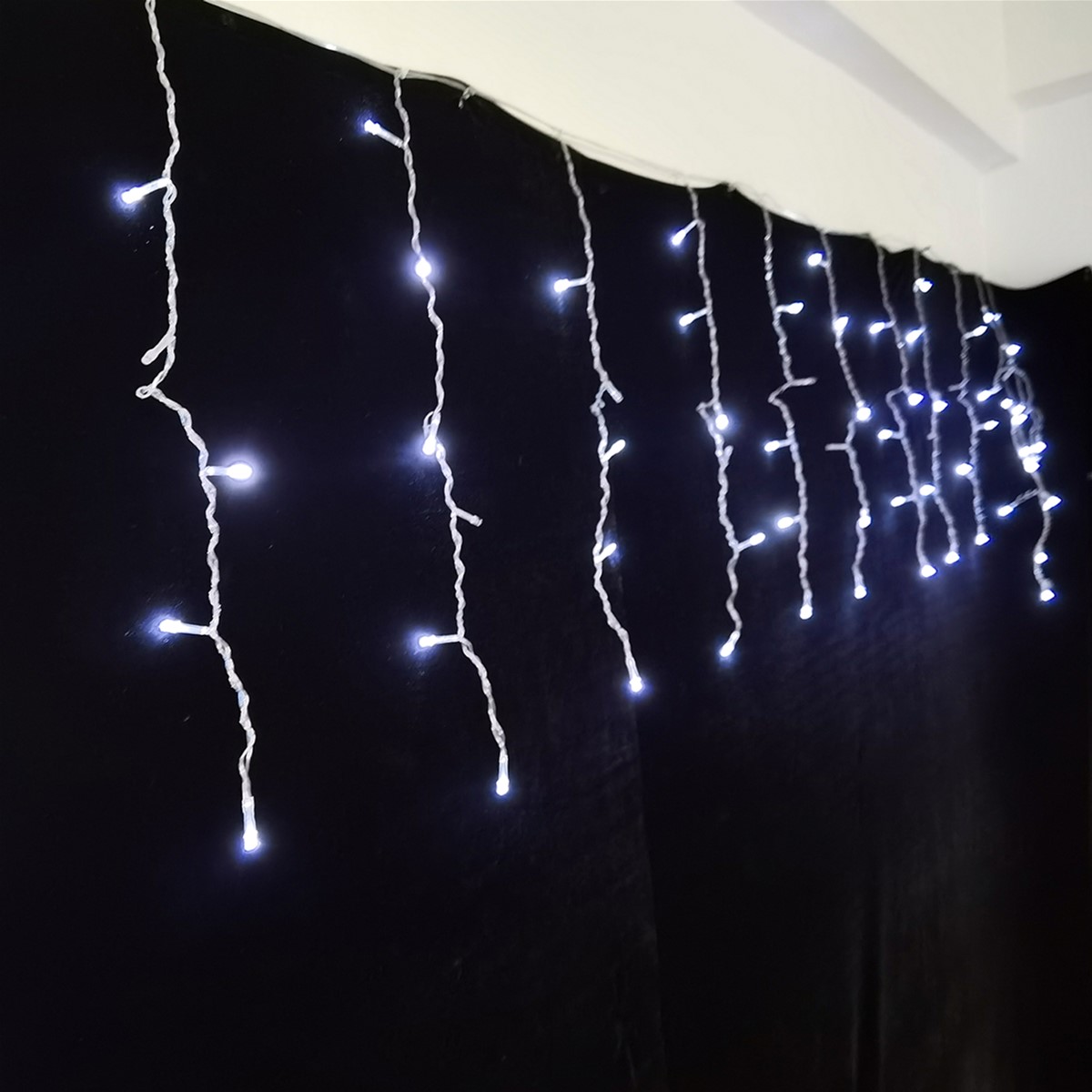 

Светодиодная гирлянда Новогодько 83 LED, Холодный белый, 3х0.6 м, мерцание (973779) (4820253262927)