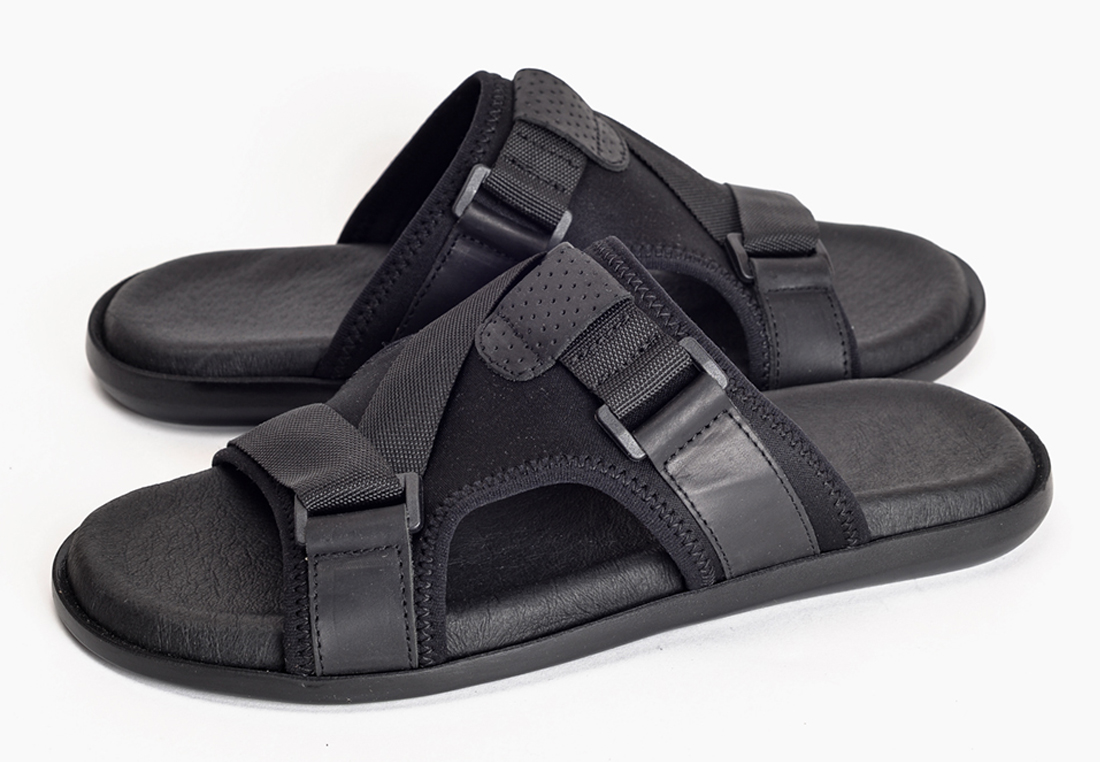 

Шльопанці KONORS 1357-56-1BLACK 43
