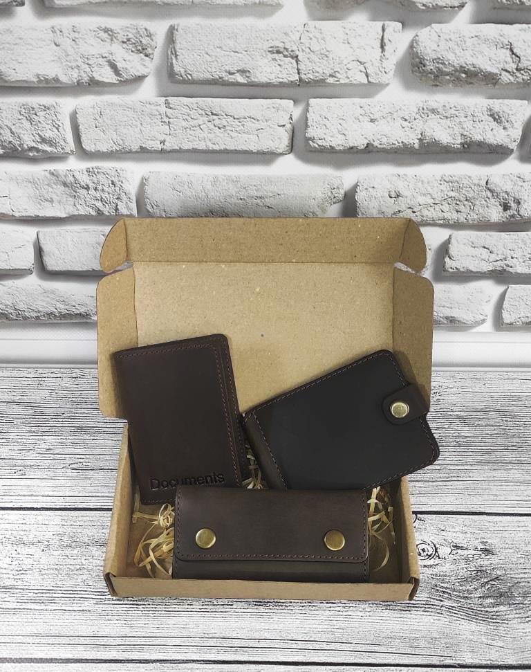 

Подарочный набор DNK Leather №7 (зажим + обложка на права, ID паспорт + ключница) коричневый