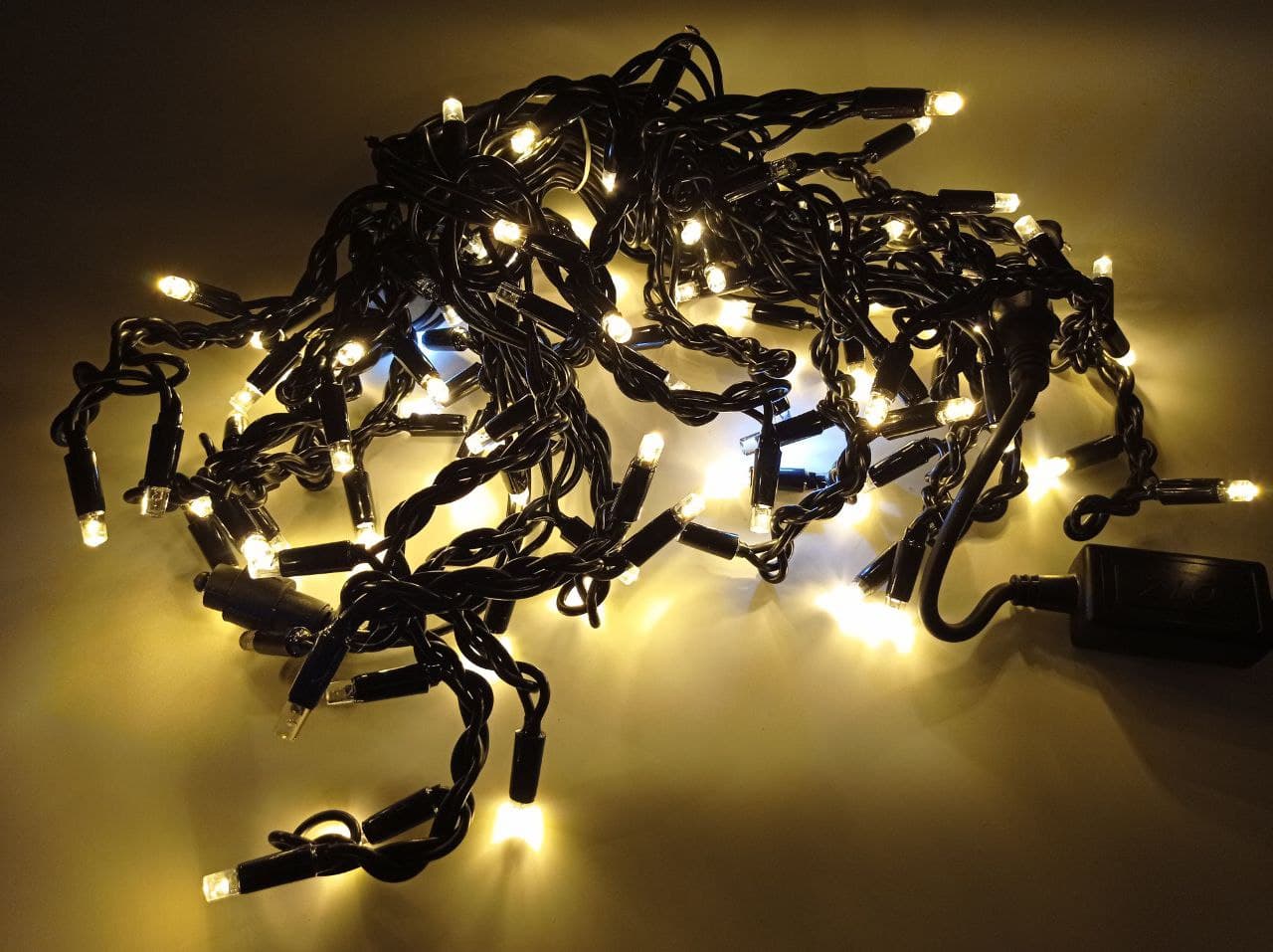 

Гирлянда Уличная Бахрома Wp Ice 105L Черный Провод Мерцание Тёплый Белый Свет 3 М 165-Cl144Ww