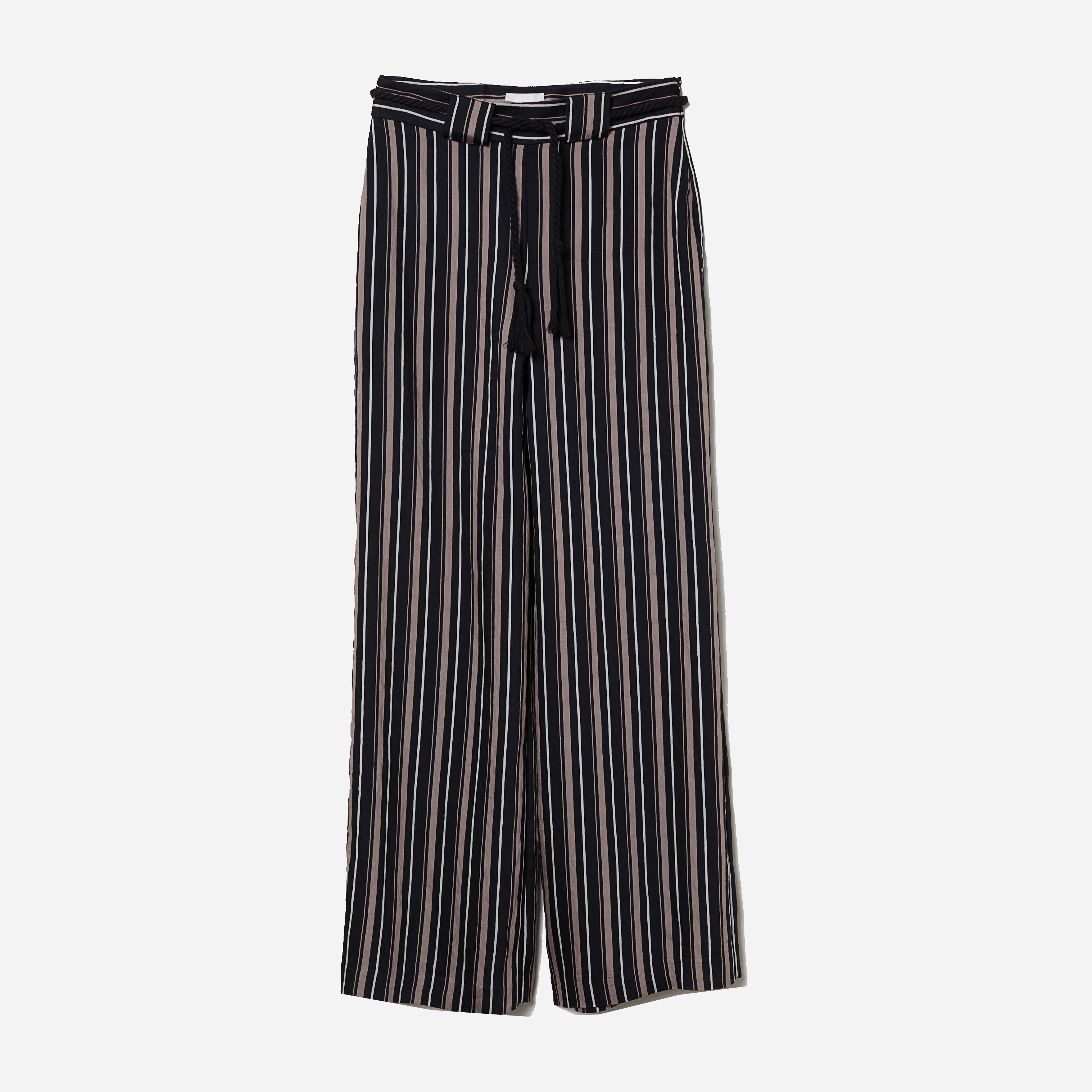 

Брюки H&M XAZ159277FDET  Черные с бежевым и белым, Брюки H&M XAZ159277FDET 48 Черные с бежевым и белым