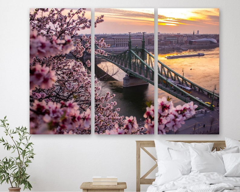 

Модульная картина на холсте из трех частей Мост в Будапеште 128x81 см