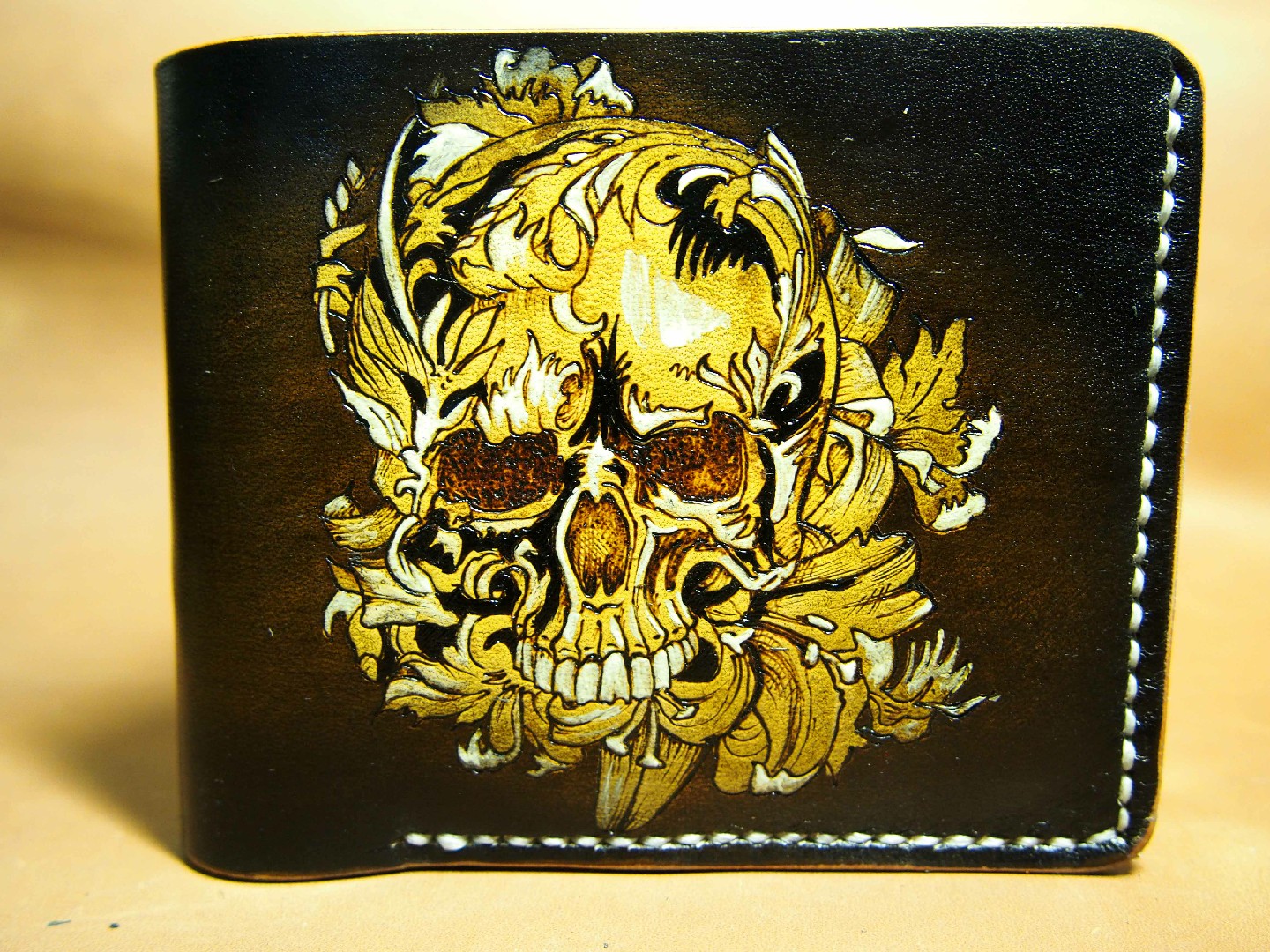 

Кожаный кошелек Smyrnov Leather Череп и лилия 12 x 9.5 x 2 см Коричневый (BMKn33а)