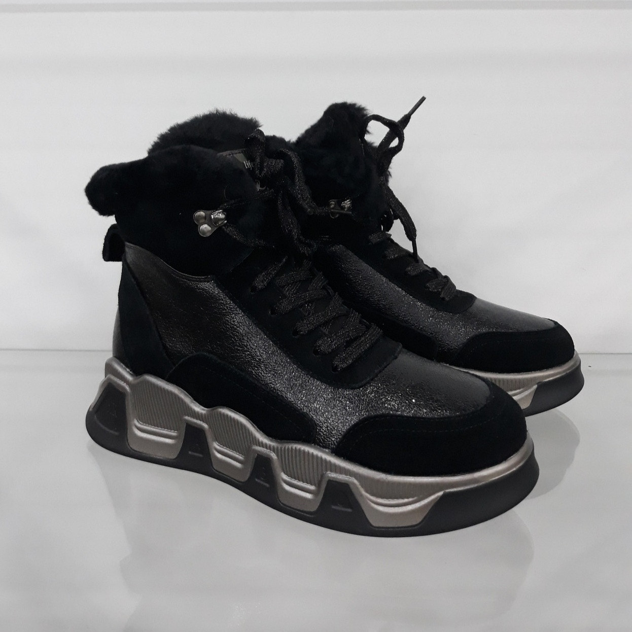 

Кроссовки зимние на яркой подошве Allshoes 102-66011 37 черные