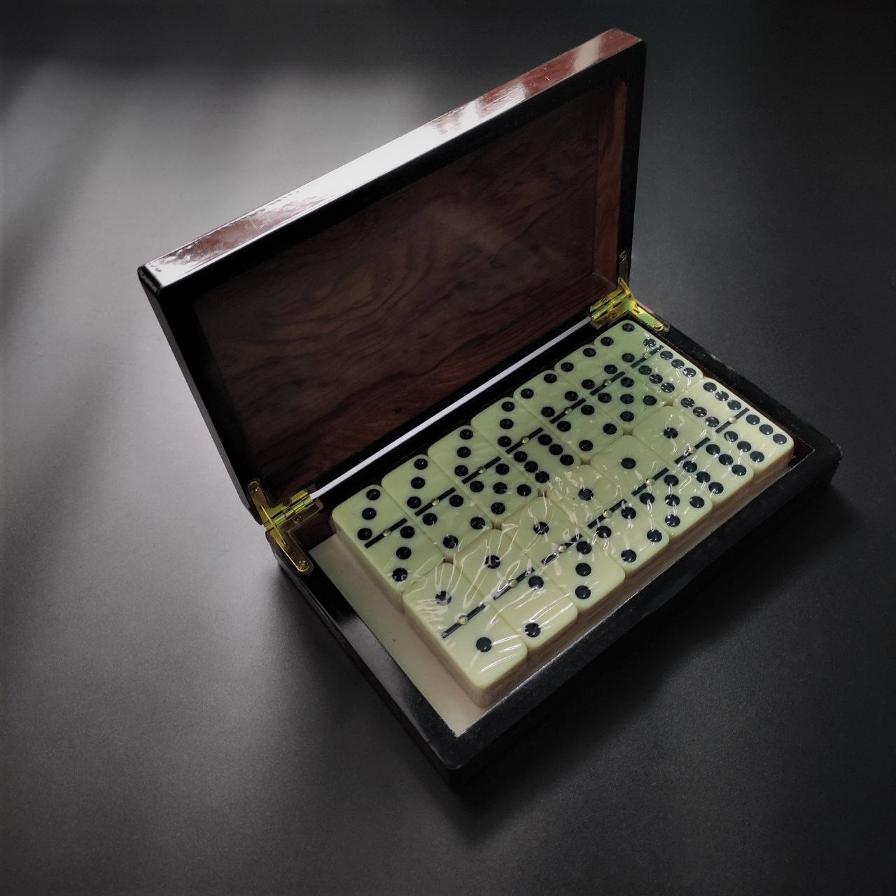 

Игра для компании стандартное деревянное Домино классическое взрослое Настольная игра в коробке 28 костяшек ZEPMA 20,5 x 12,5 x 4 см Коричневый (АН5010-H)