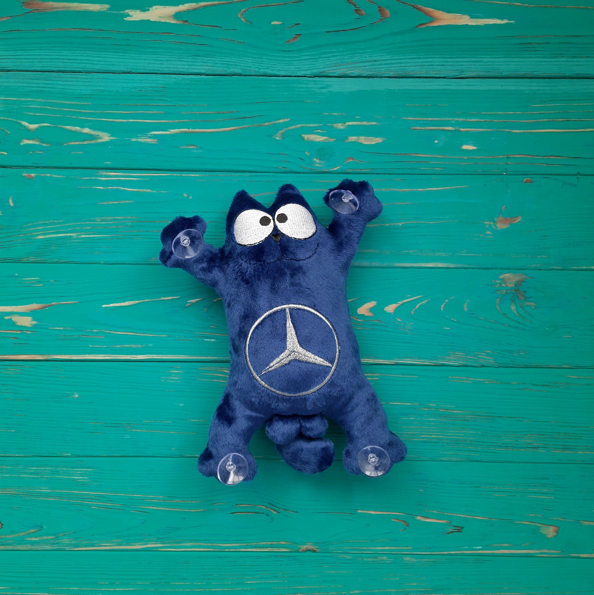 

Мягкая игрушка на присосках в авто Baby Textile Кот Саймон Mercedes Ручная работа 26 см Синий
