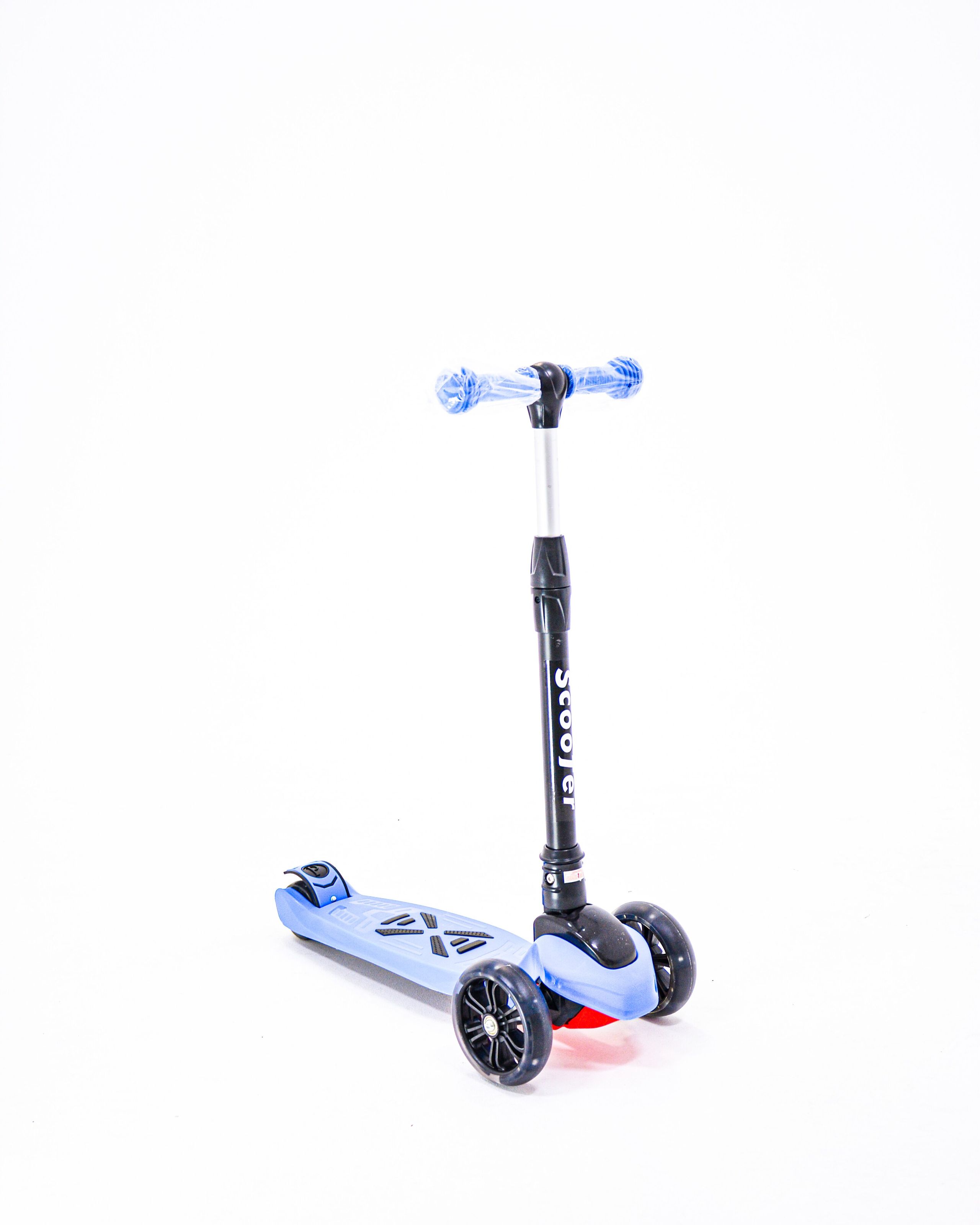 

Самокат триколісний Scooter 1818-1C синій (2000903503217)