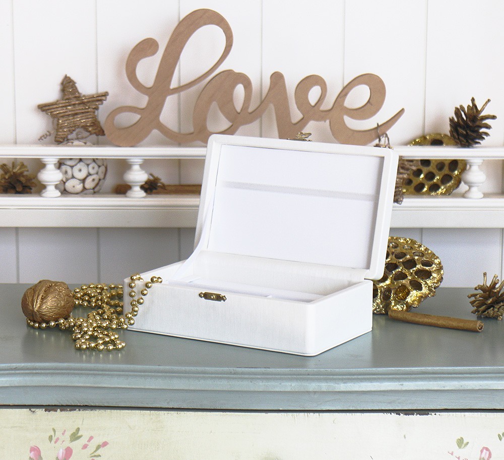 

Шкатулка для ювелирных украшений Present Орех молочная