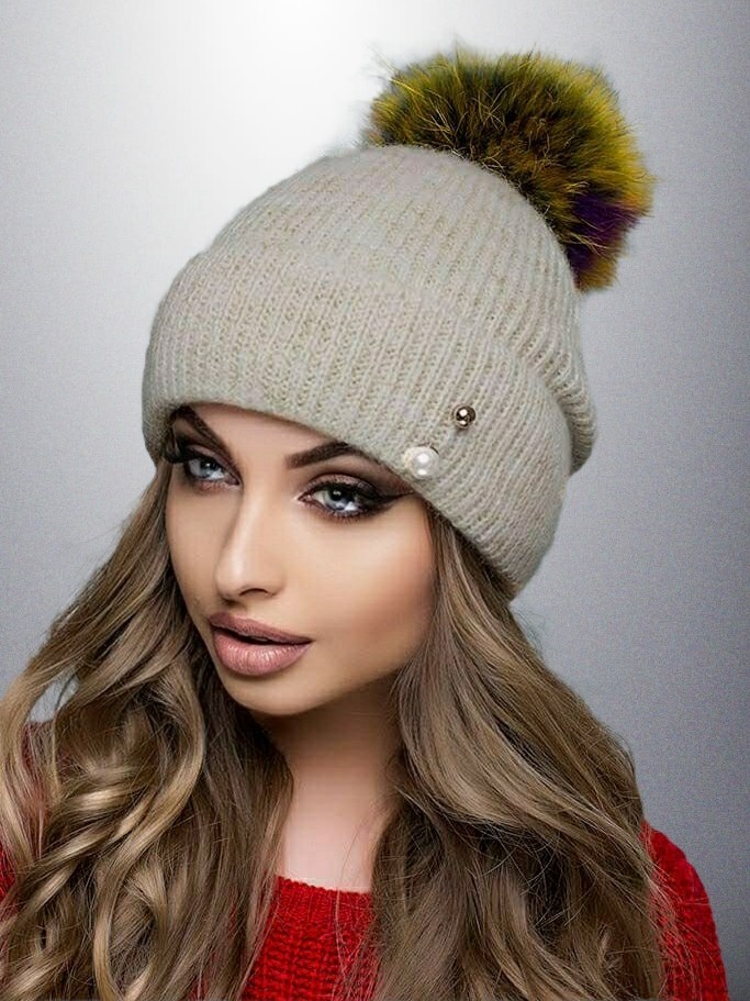 

Теплая шапка с помпоном из песца Flirt Дискотека 54-57 см светло-бежевая