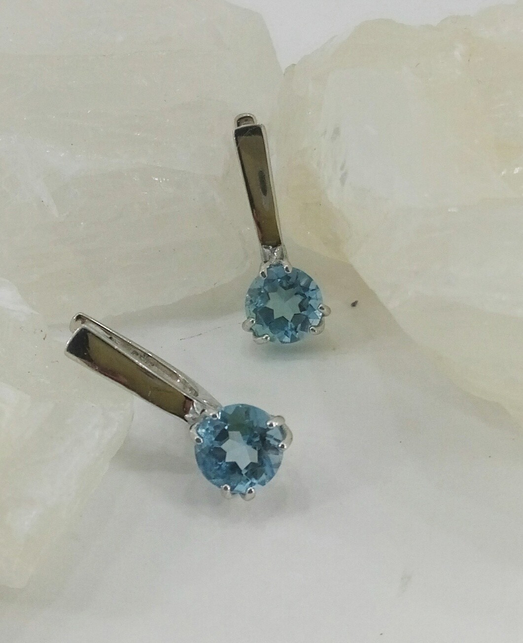 

Серьги из серебра с топазом