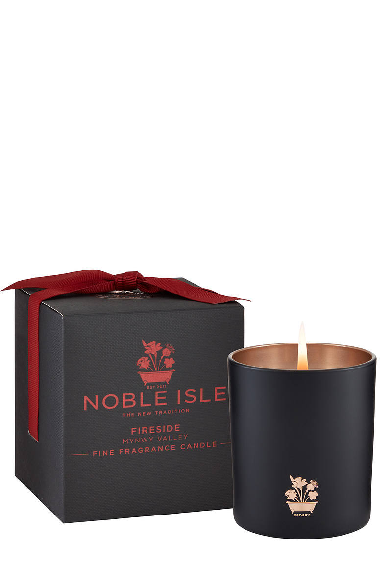 

Аромасвеча Noble Isle Fireside Black 190 г