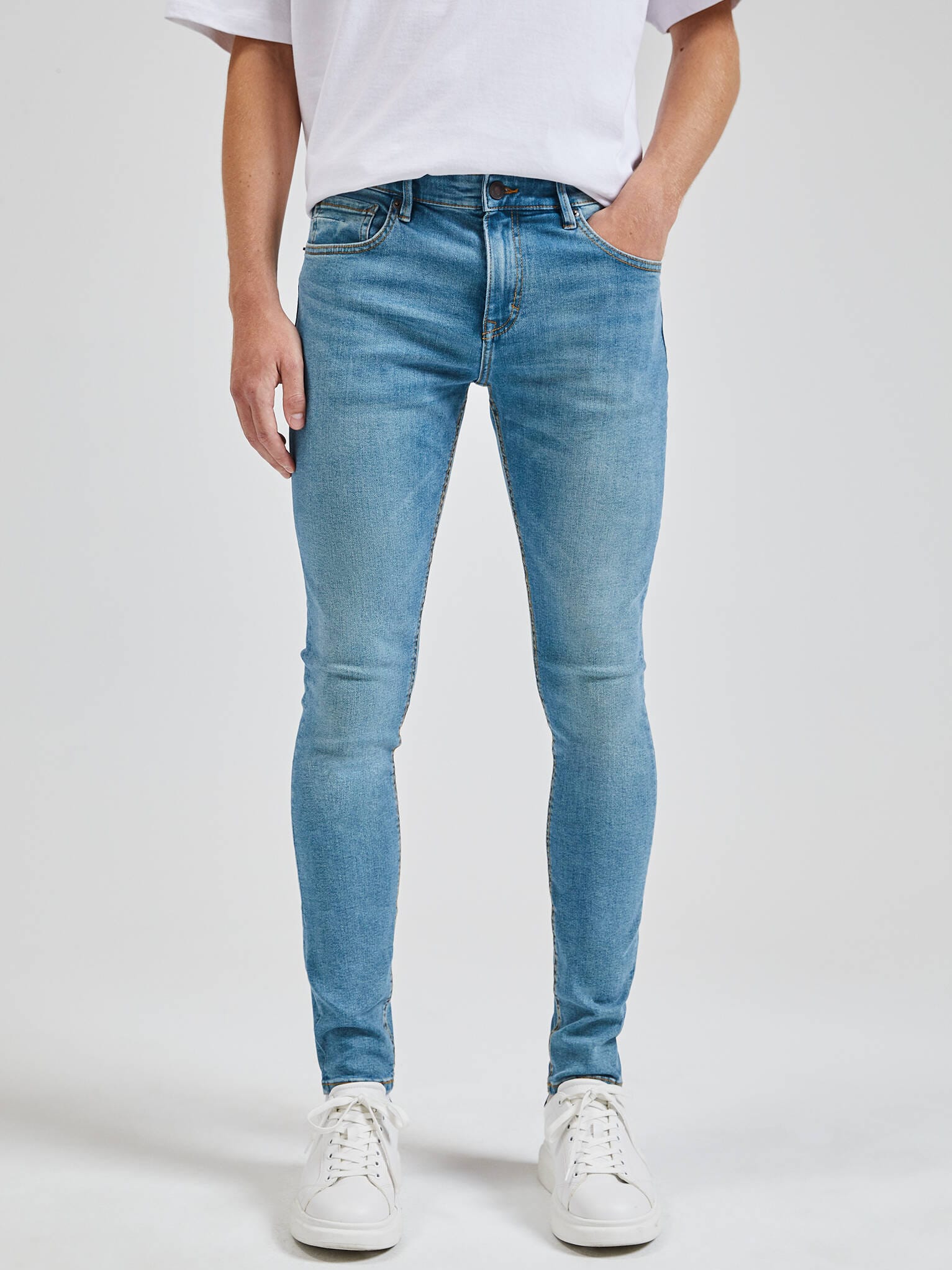 

Джинсы Pull & Bear 5682/506/415  Голубые джинс, Джинсы Pull & Bear 5682/506/415 44 Голубые джинс