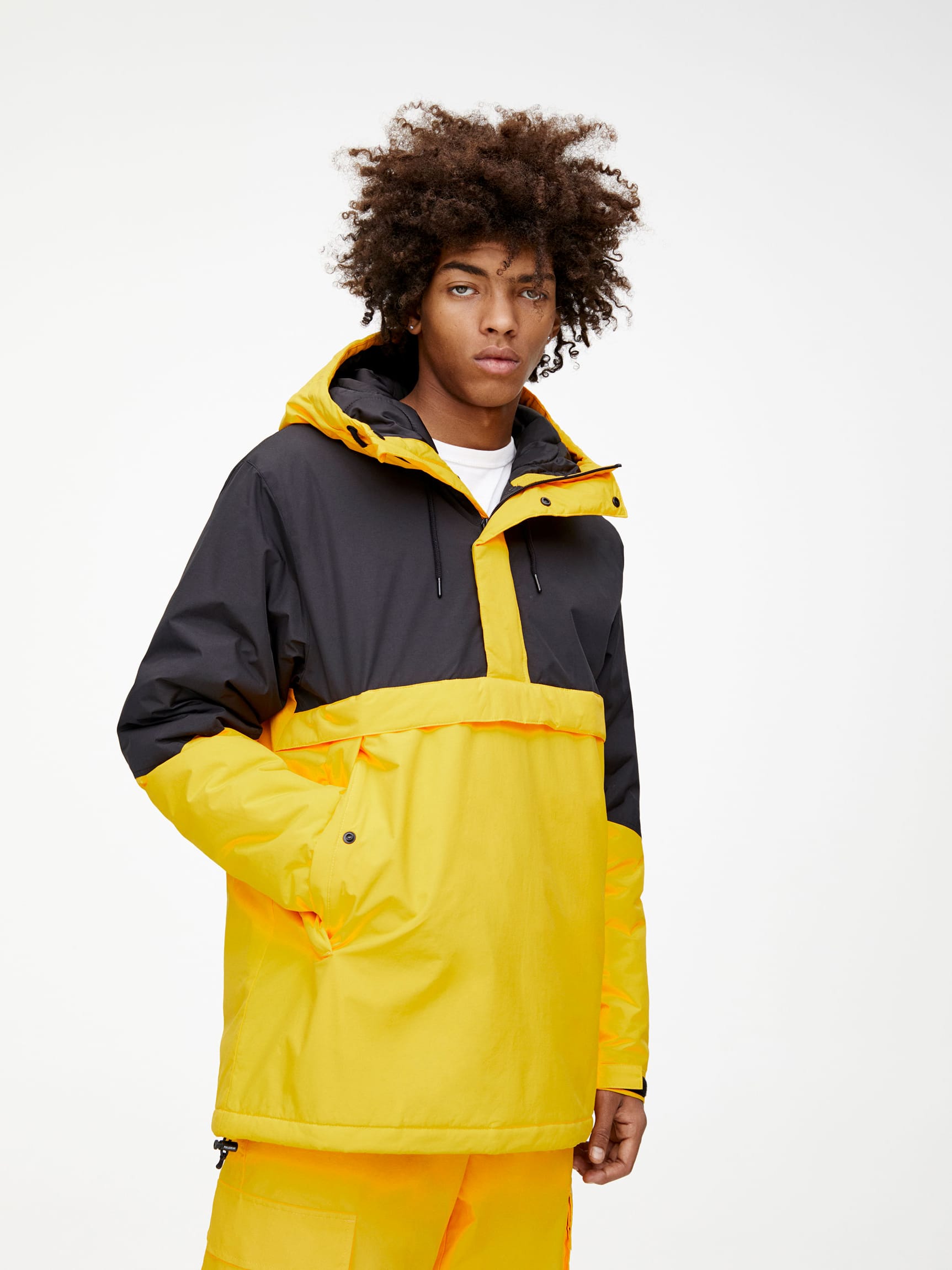 

Анорак Pull & Bear 9716/903/300 M Черный с желтым