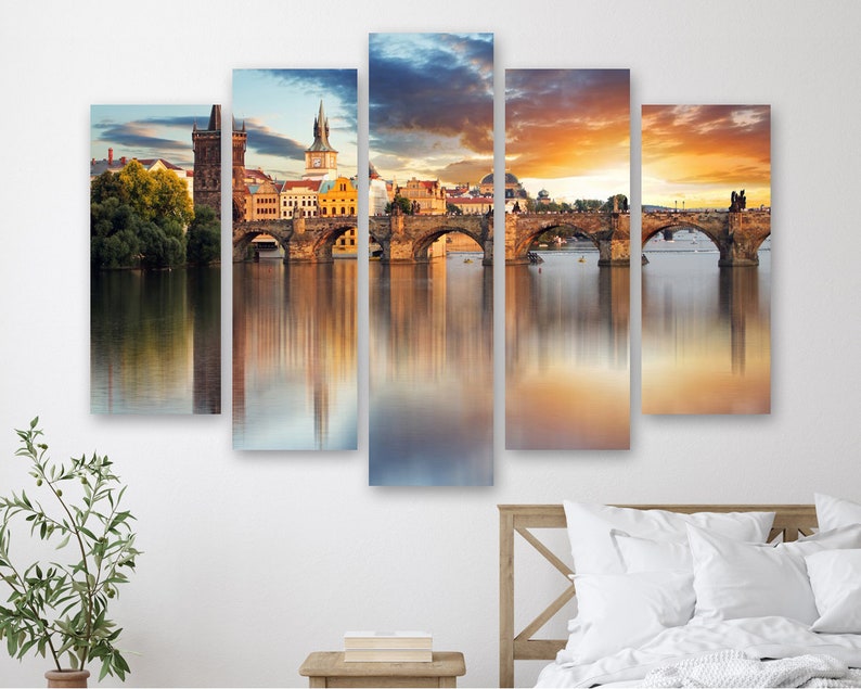 

Модульная картина на холсте из пяти частей Карлов мост через реку Влтава, Прага 112x68 см