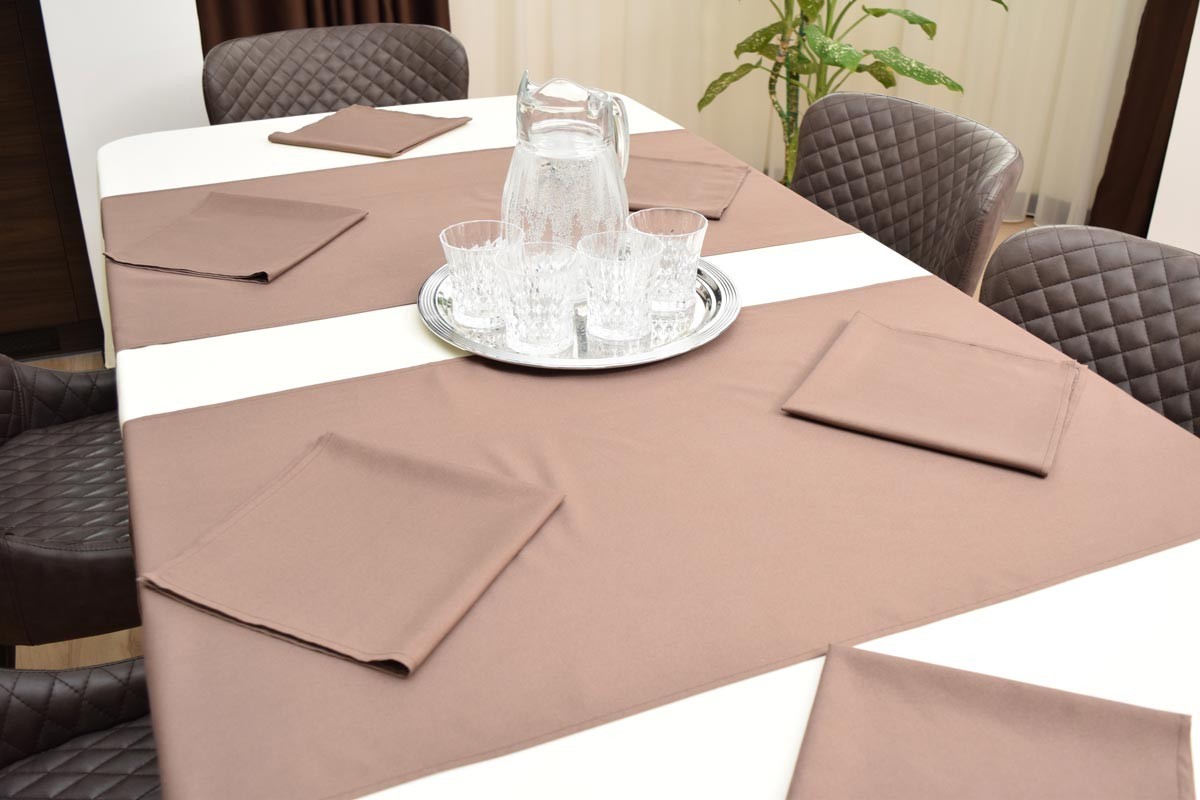 

Текстильный набор для сервировки стола на 6 персон: Скатерть 150х200 см + Раннер 50х150 см + Салфетки 45х45 см Светло-бежевый/Коричневый