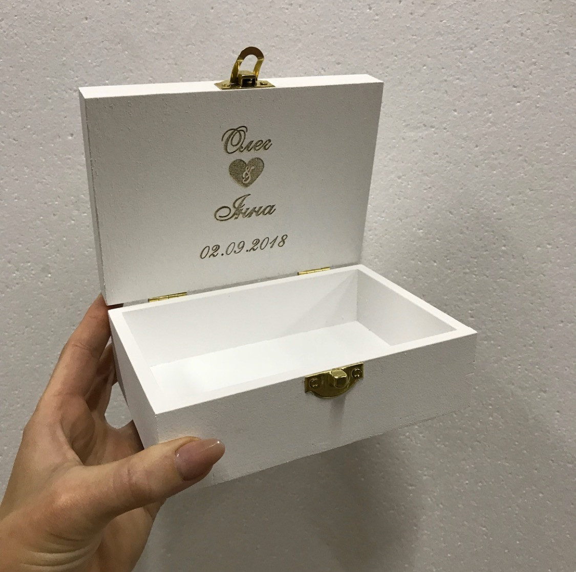 

Коробочка шкатулка для колец из дерева с гравировкой Manific Decor