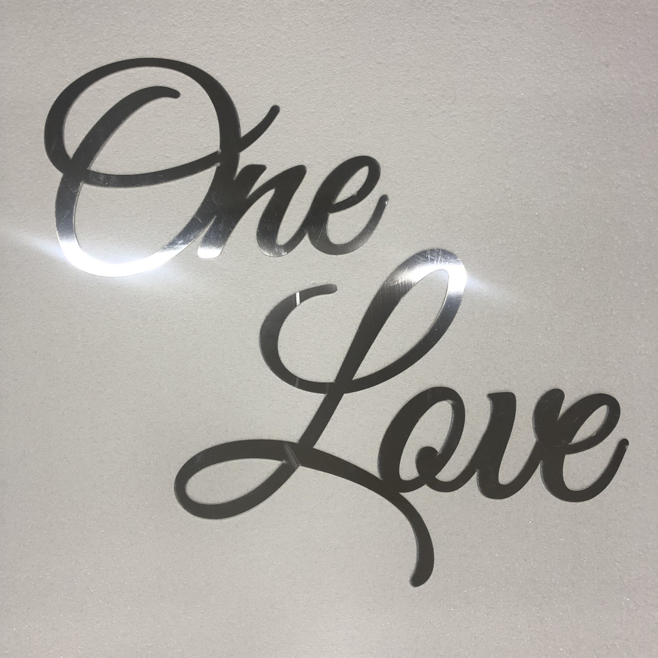 

Надпись One Love из зеркального пластика Manific Decor