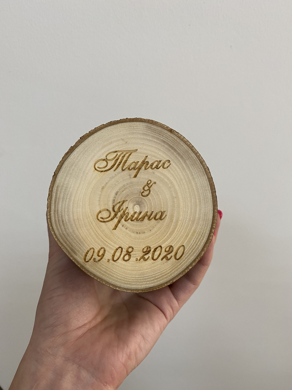 

Коробочка шкатулка для колец из сруба (дерева) с гравировкой