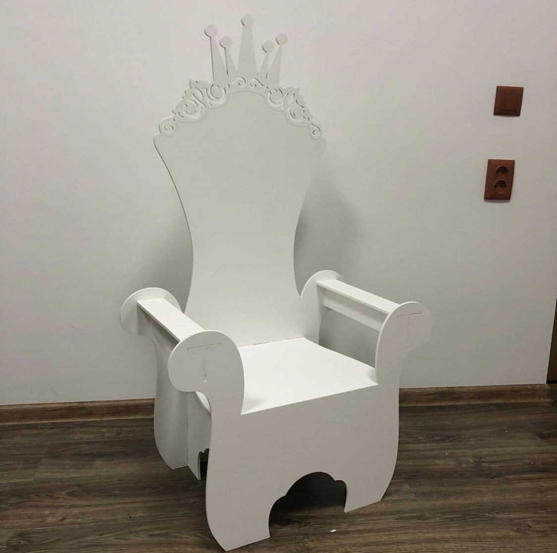 

Детское кресло трон из дерева с цельной спинкой Manific Decor Белый
