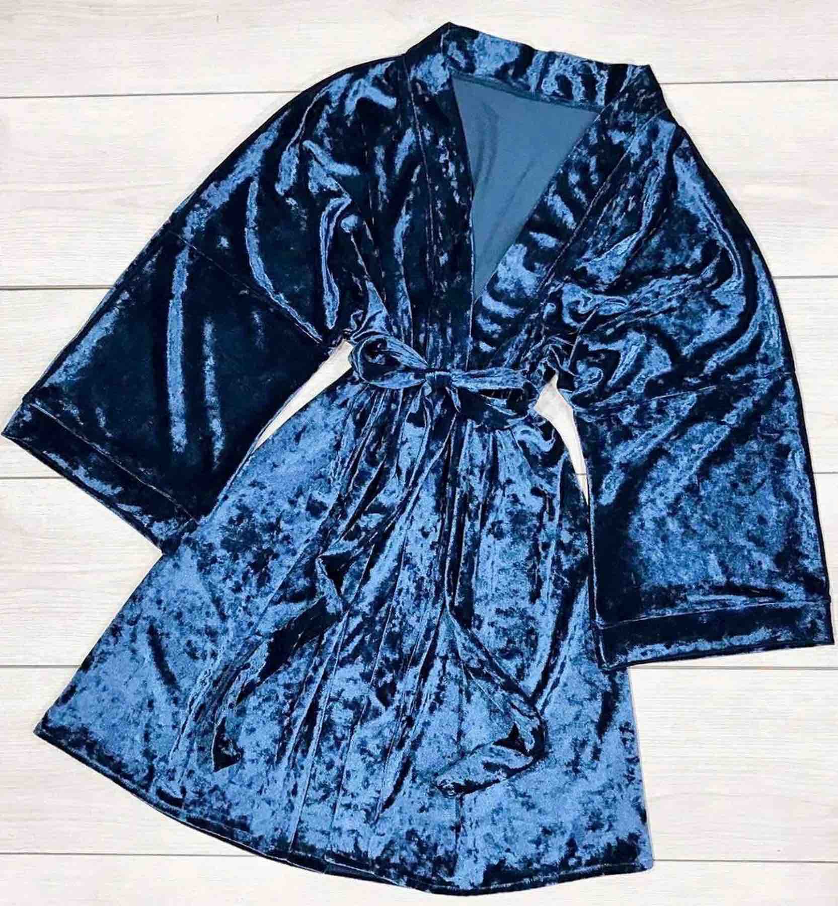 

Fashions • Бархатныи халат женскии Дарина Fashions - синий (160-ут, Fashions • Бархатныи халат женскии Дарина Fashions 42-50 синий (160-ут)