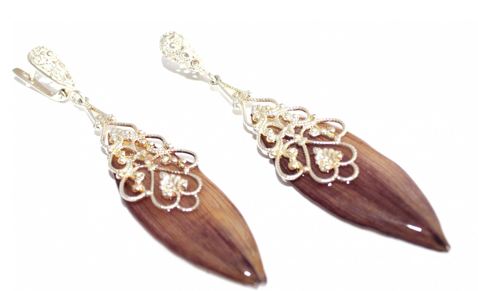 

Серьги BLOOMERY c лепестками подсолнуха и накладками в эпоксидной смоле (E23/3)