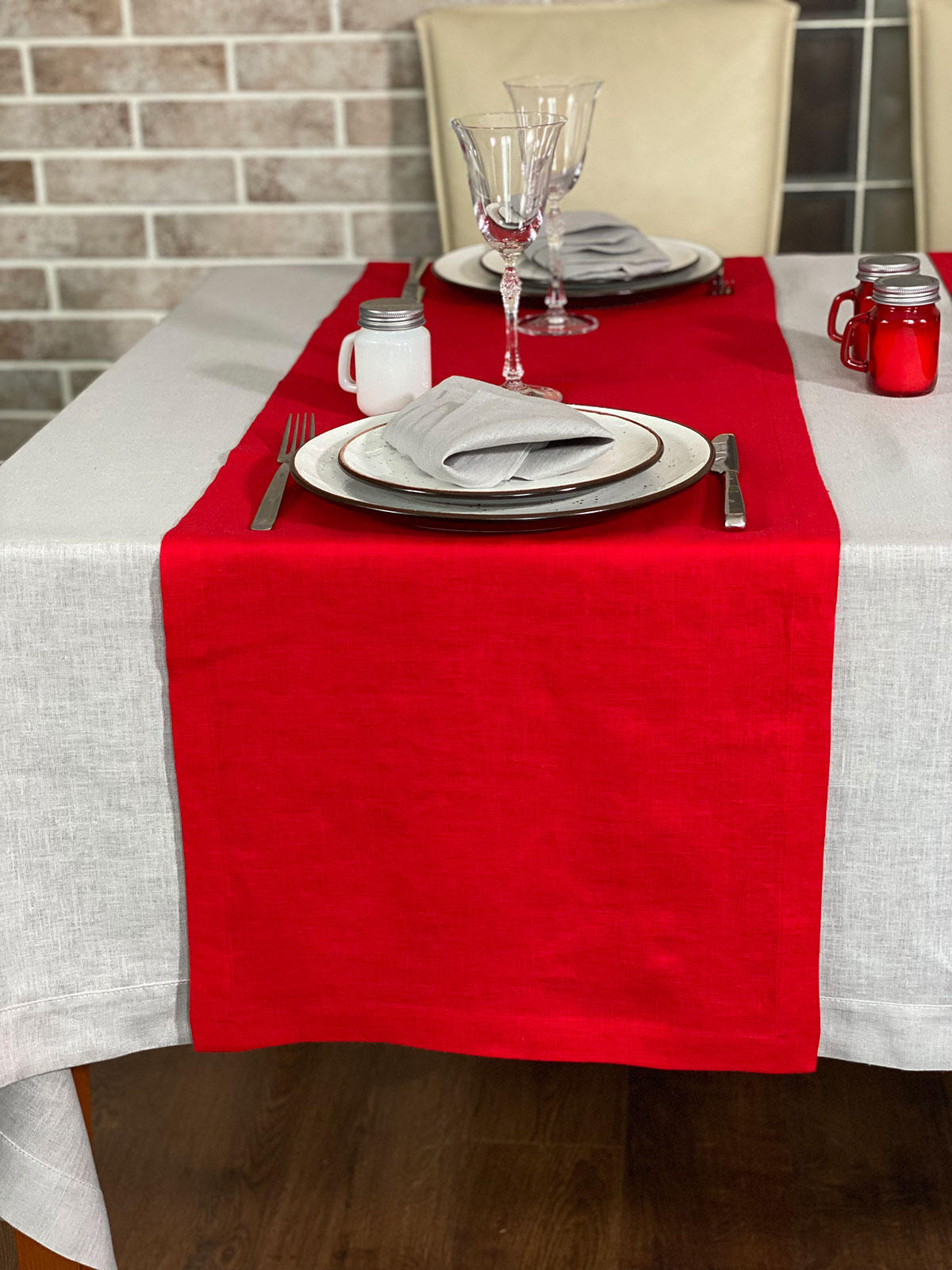 

Льняная скатерть-дорожка Раннер красный 40 x 250 см - linen island