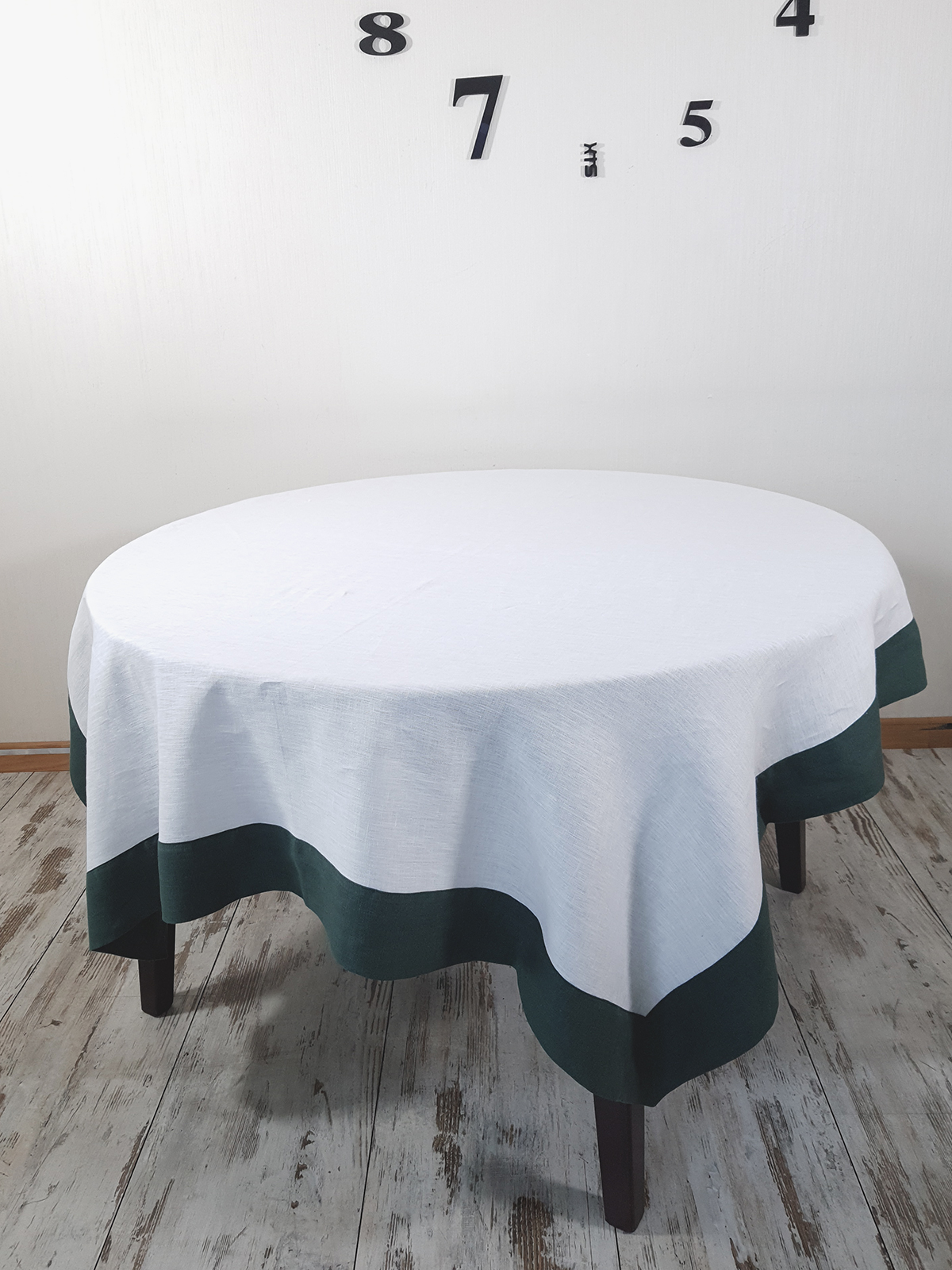 

Льняная скатерть молочная с зелёным 150 x 150 см - linen island