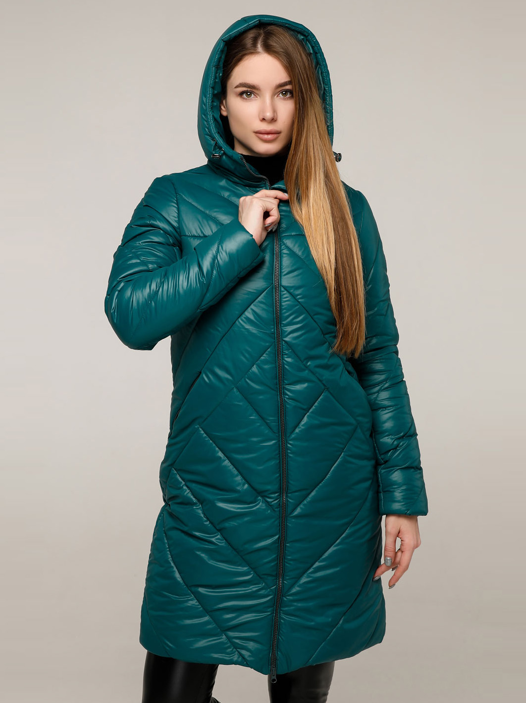 Акція на Куртка зимова жіноча Favoritti ПВ-1281 Лаке Тон 820 50 Зелена від Rozetka