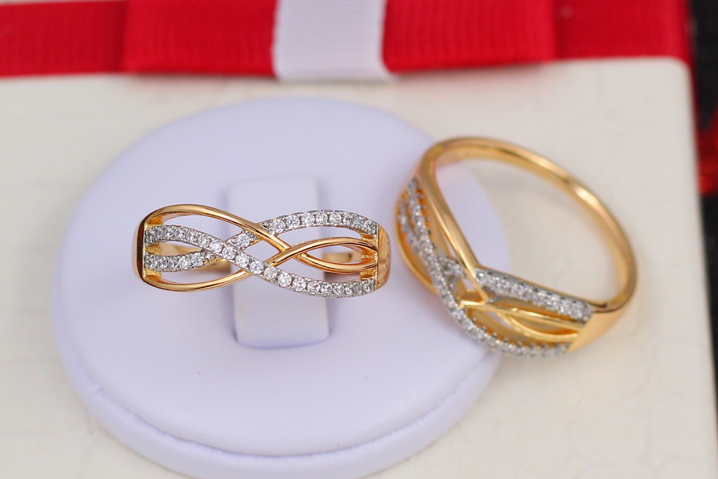 

Кольцо Xuping Jewelry с родием волнистая восьмерка р 20 золотистое