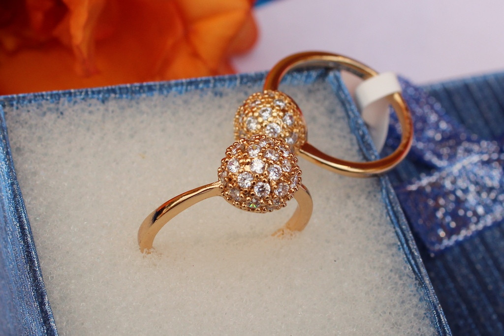

Кольцо Xuping Jewelry тонкое боярыня р 17 золотистое