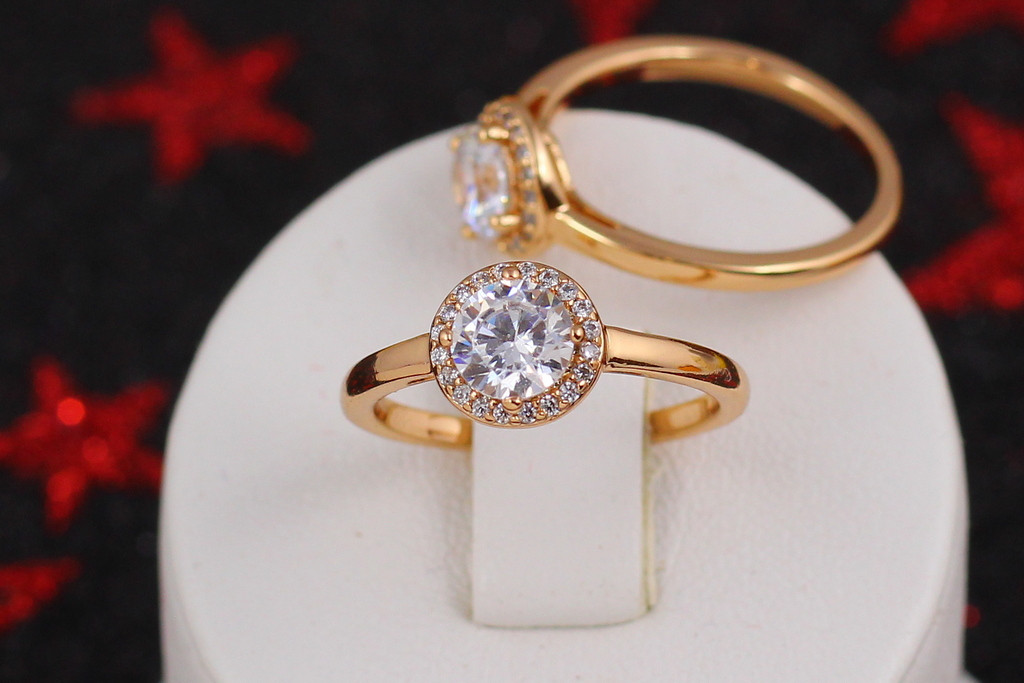 

Кольцо Xuping Jewelry тонкое фианит 6 мм в кругу мелких камешков р 16 золотистое